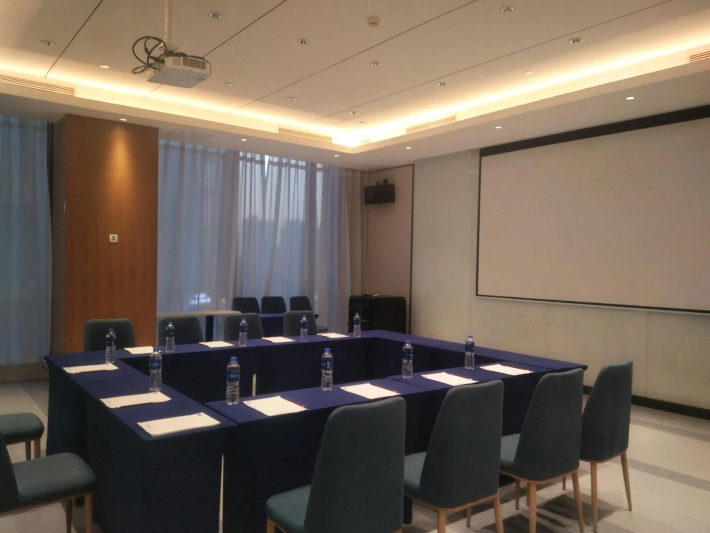 Meeting/conference room in Holiday Inn Express Xi'an Qujiang South by IHG