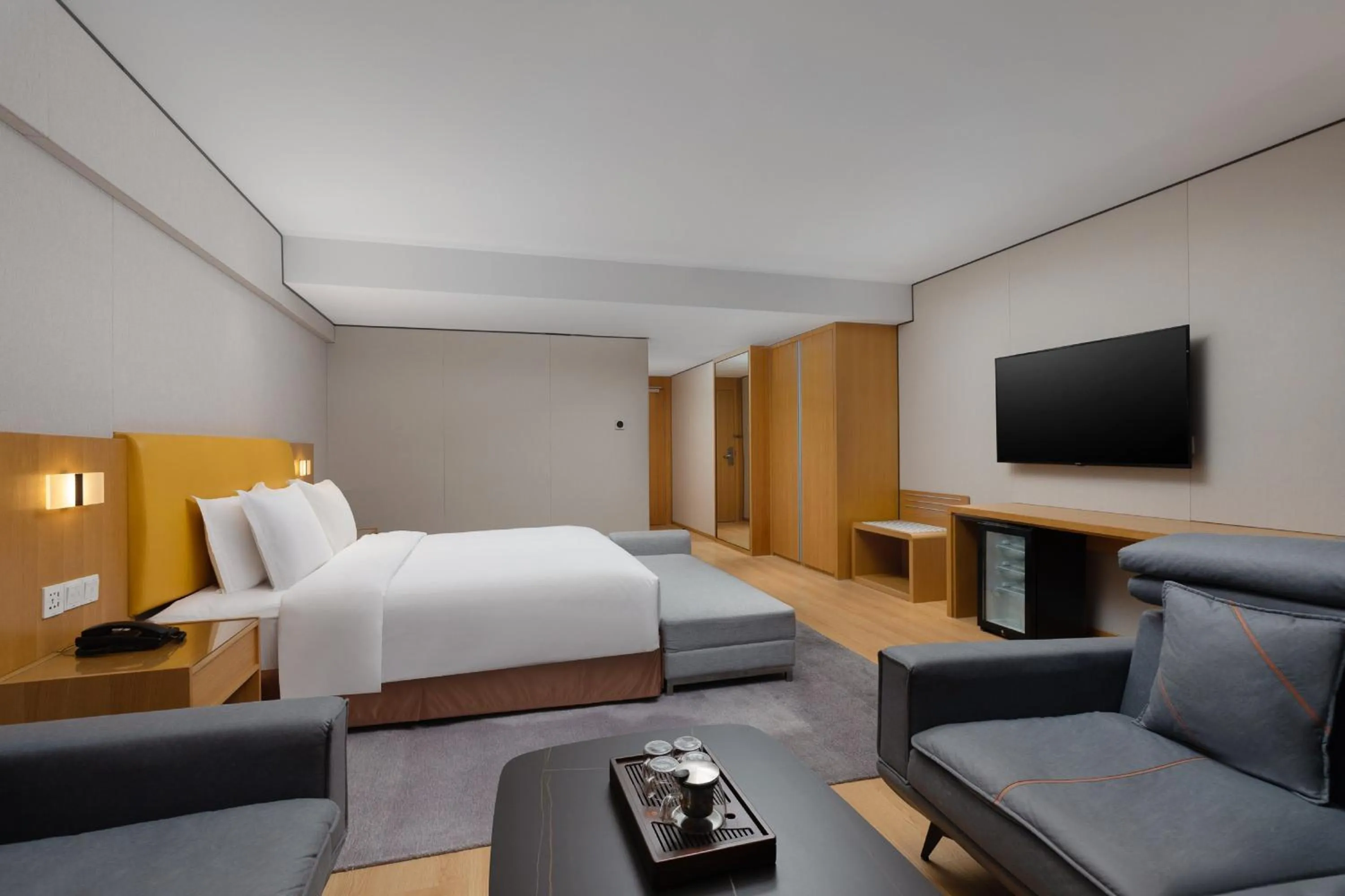 Photo of the whole room, Bed in Holiday Inn Express Xi'an Qujiang South by IHG