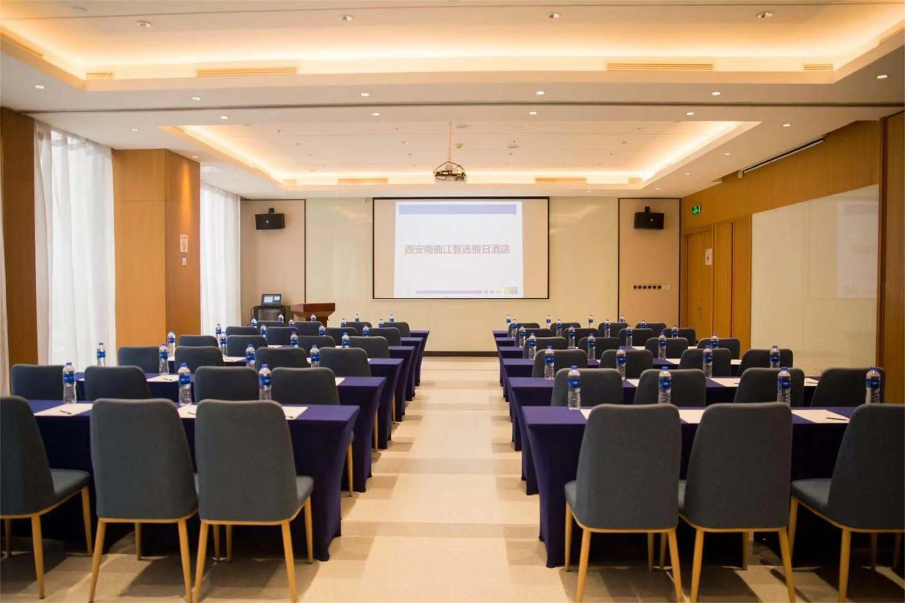 Meeting/conference room in Holiday Inn Express Xi'an Qujiang South by IHG
