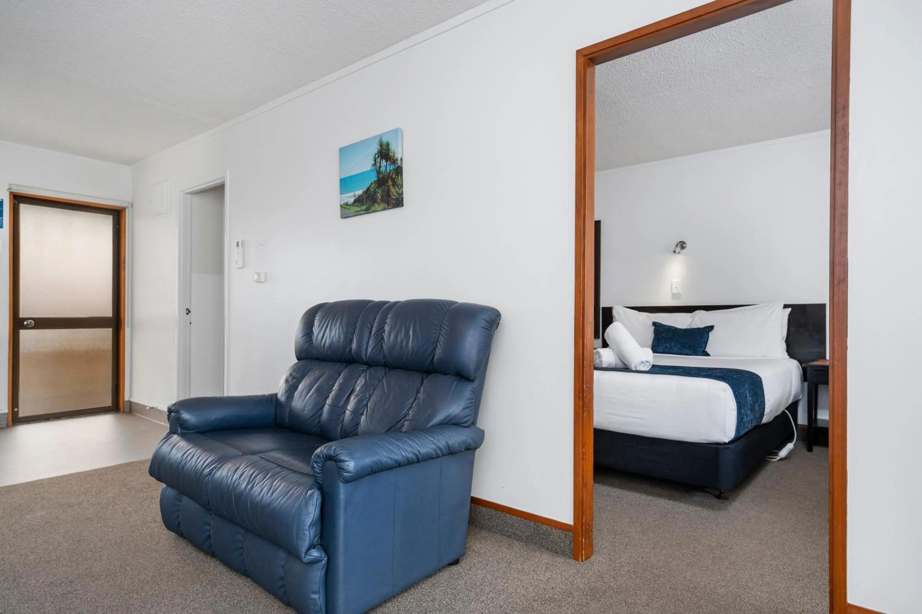 Bed in Summit Motor Lodge