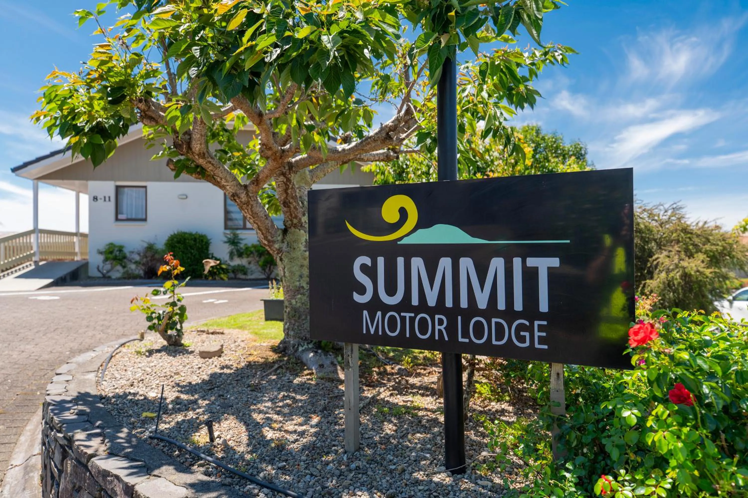 Summit Motor Lodge