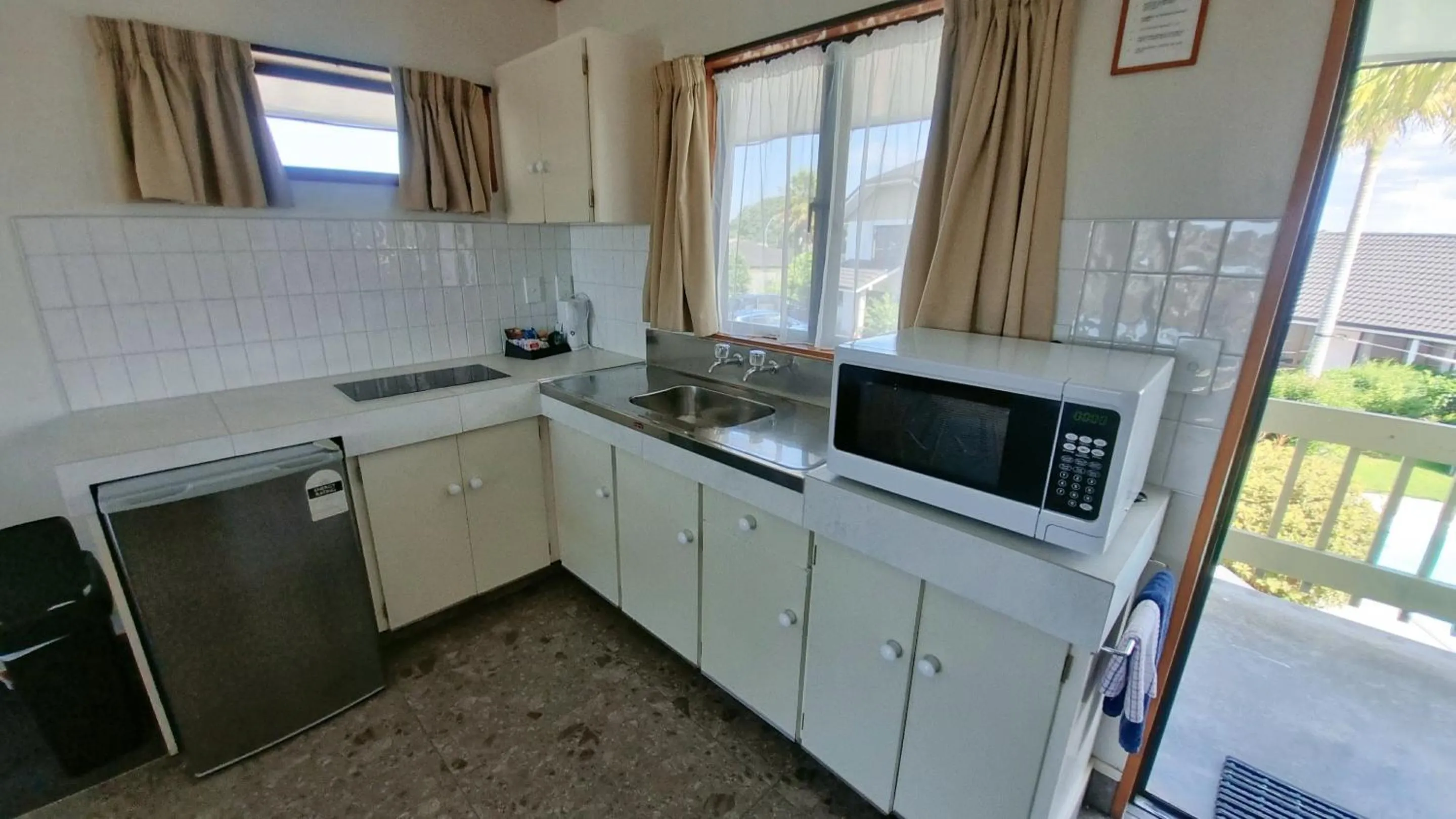 One-Bedroom Apartment in Summit Motor Lodge