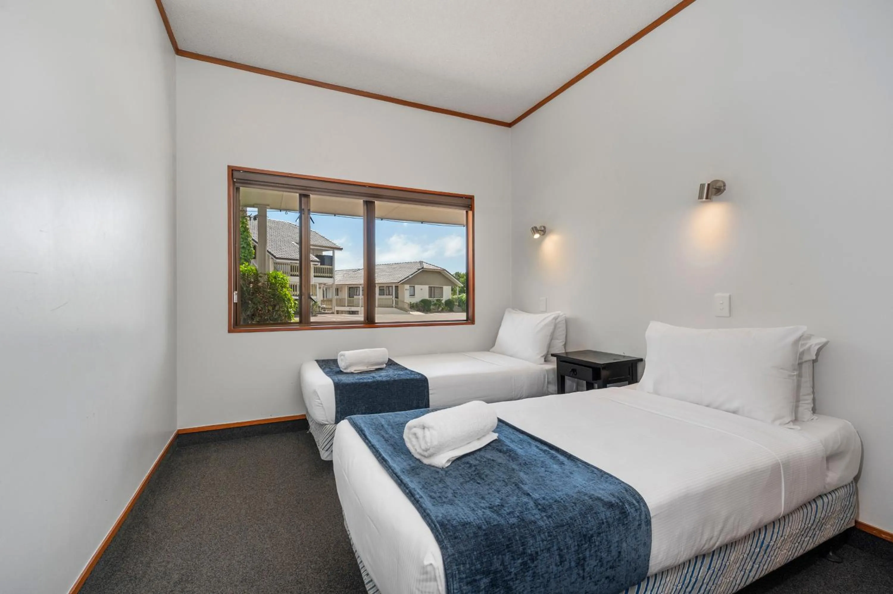 Bed in Summit Motor Lodge