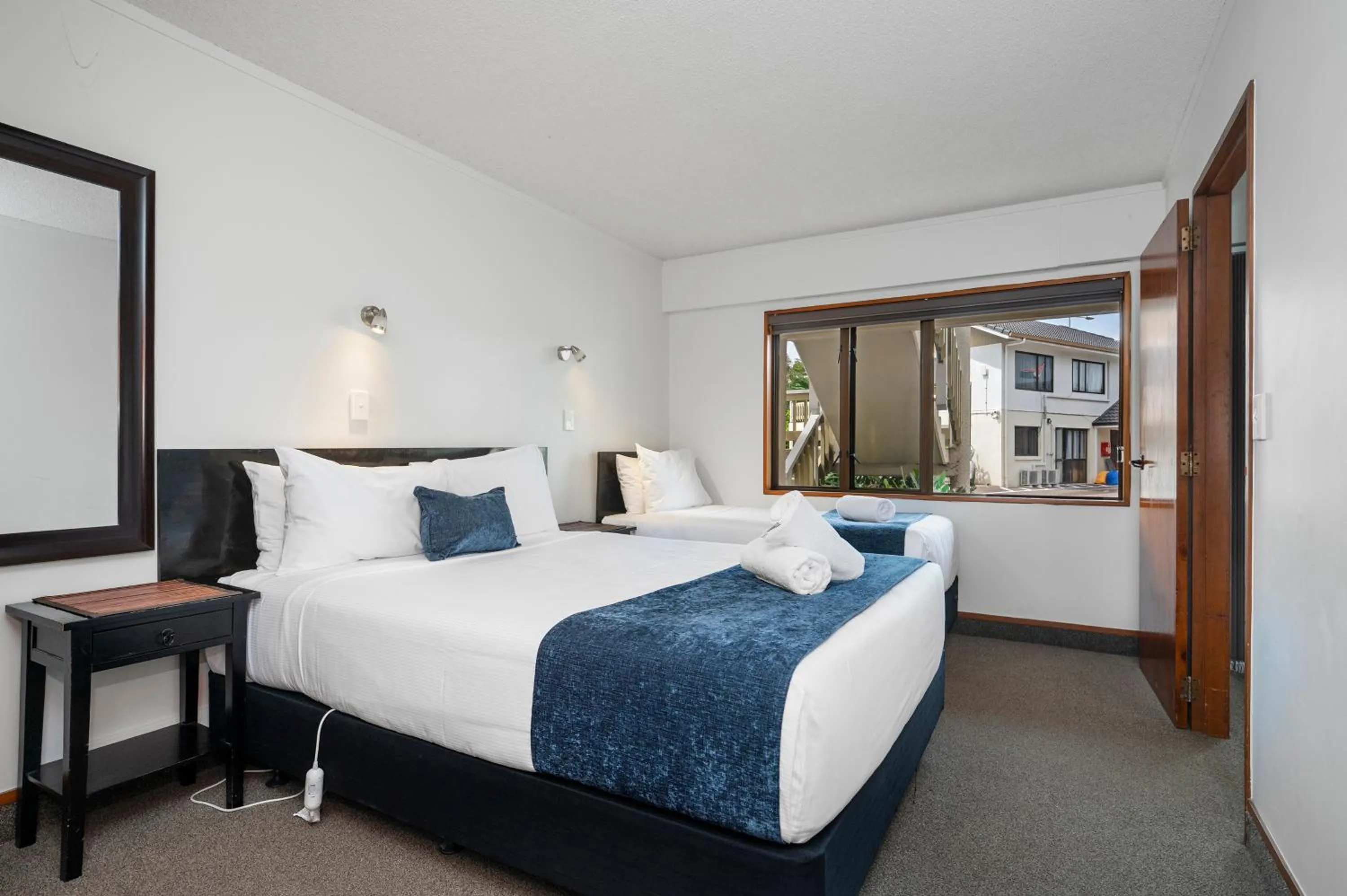 Bed in Summit Motor Lodge