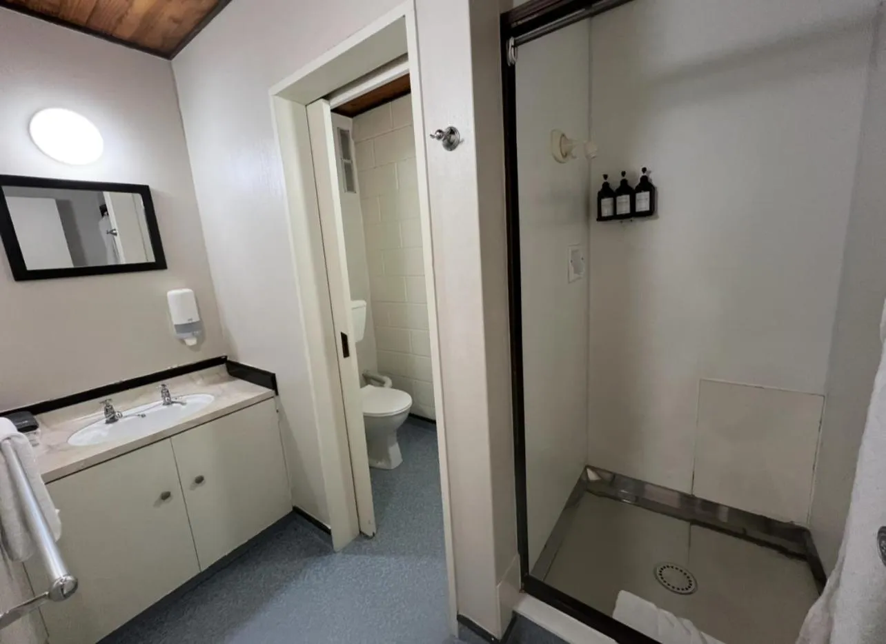 Bathroom in Mountain View Motel