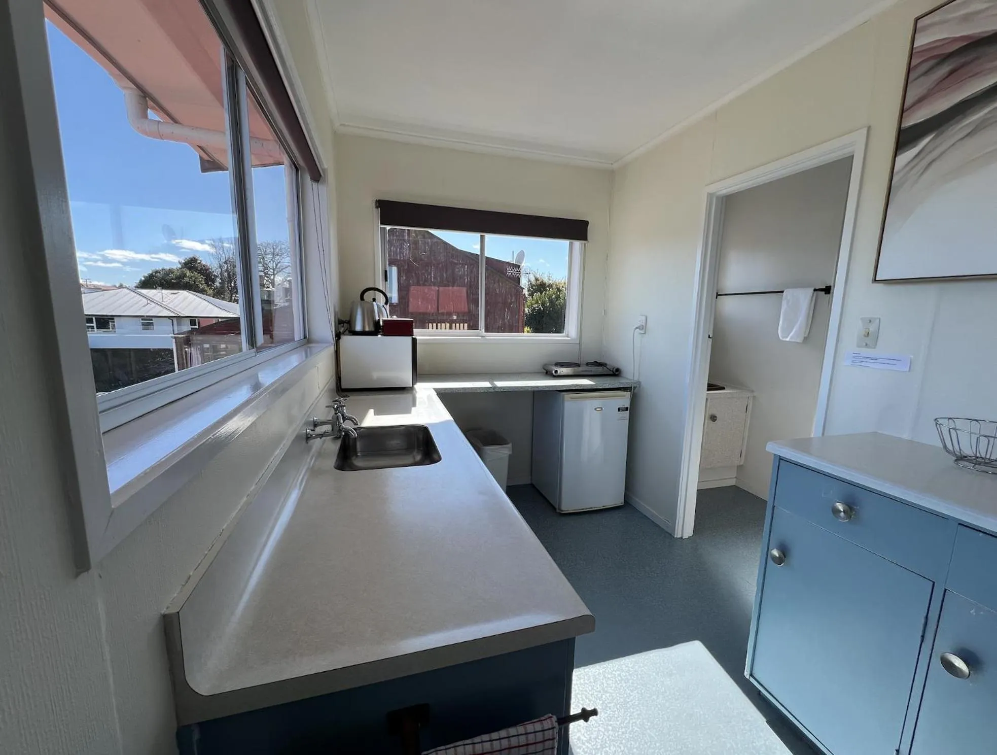 kitchen in Mountain View Motel