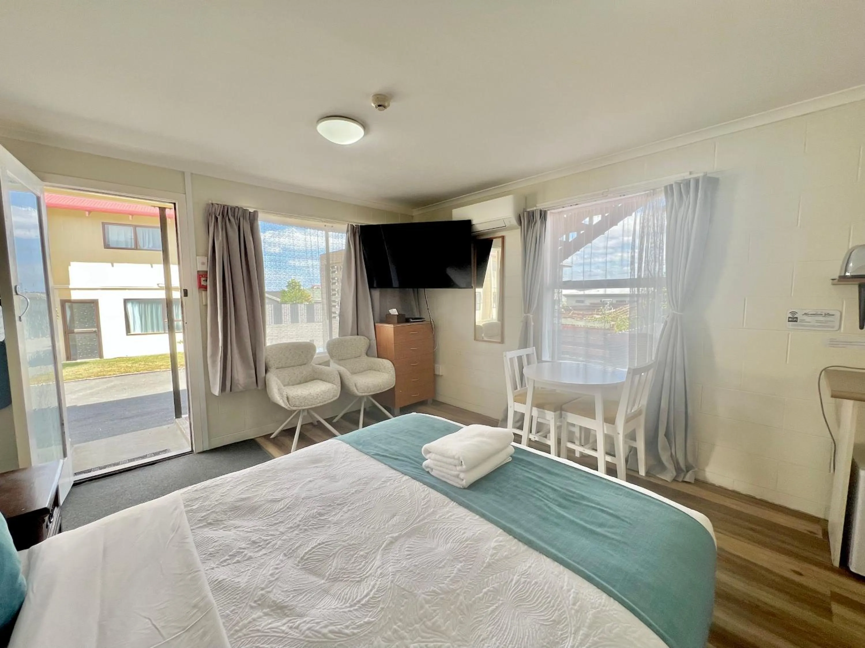 Bedroom, Bed in Mountain View Motel