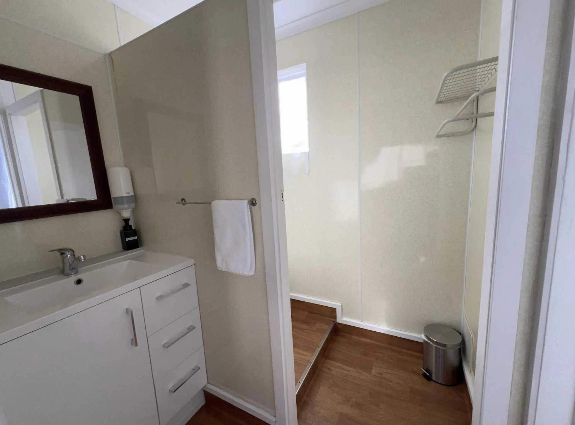 Bathroom in Mountain View Motel