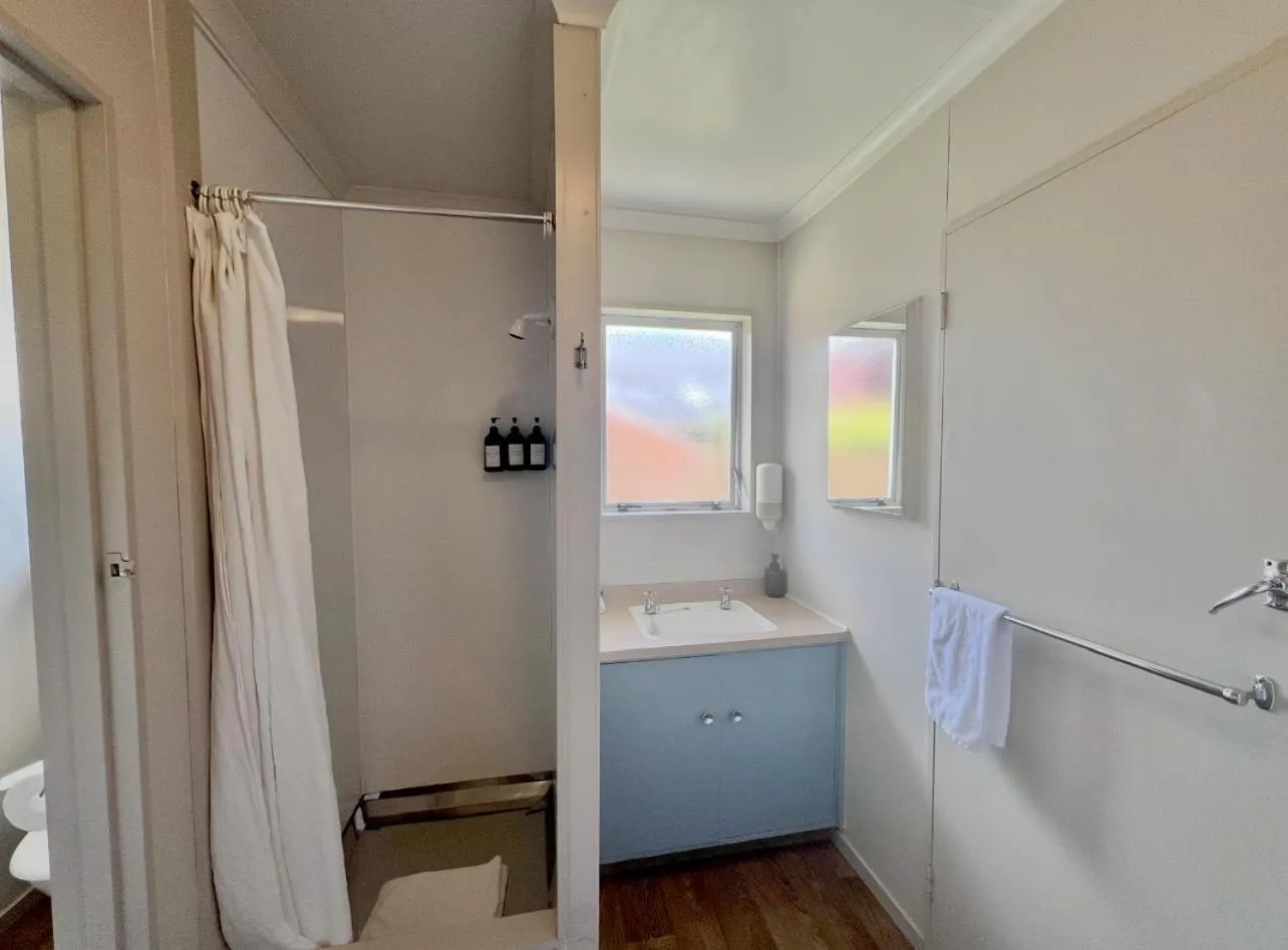 Bathroom in Mountain View Motel