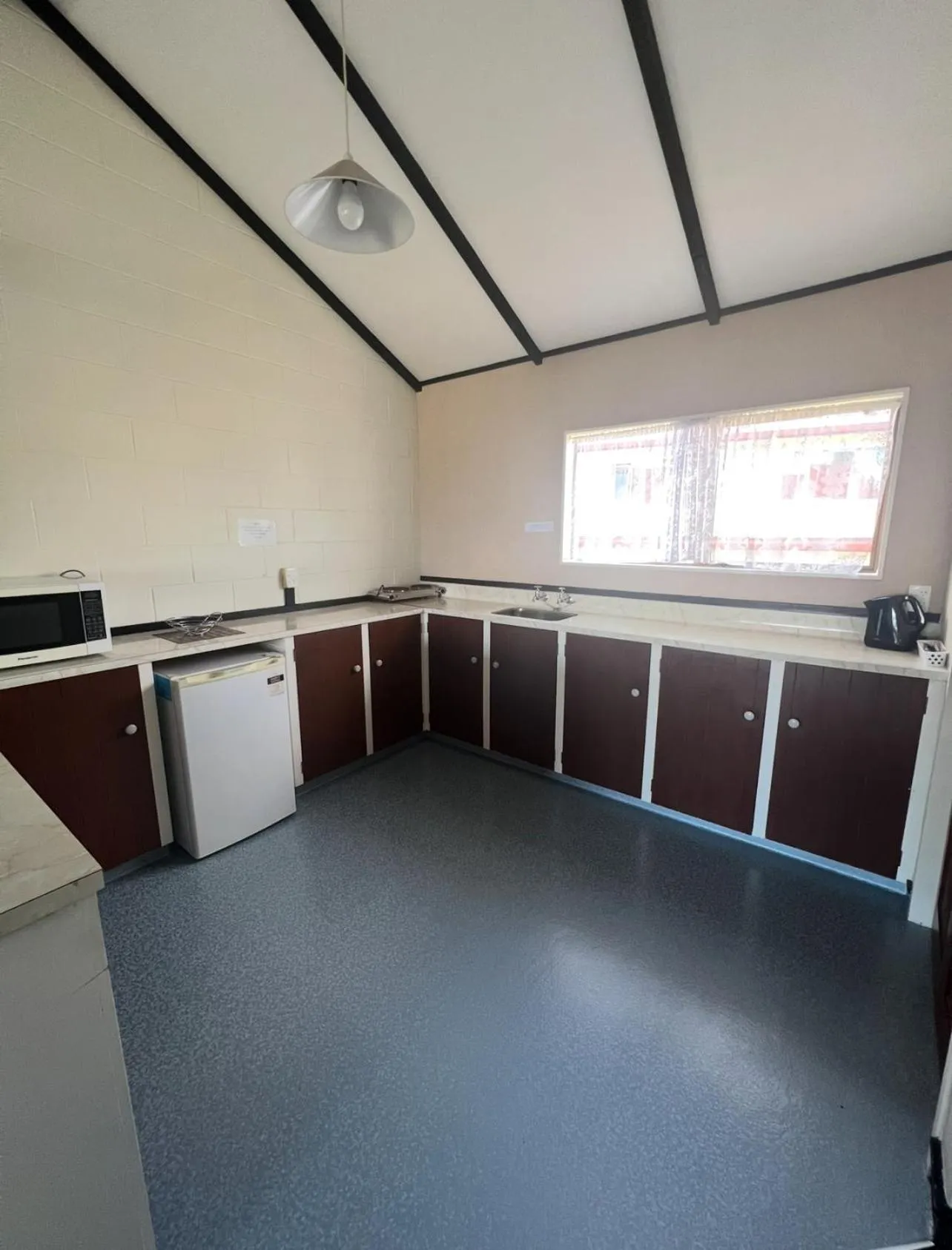 Kitchen or kitchenette in Mountain View Motel