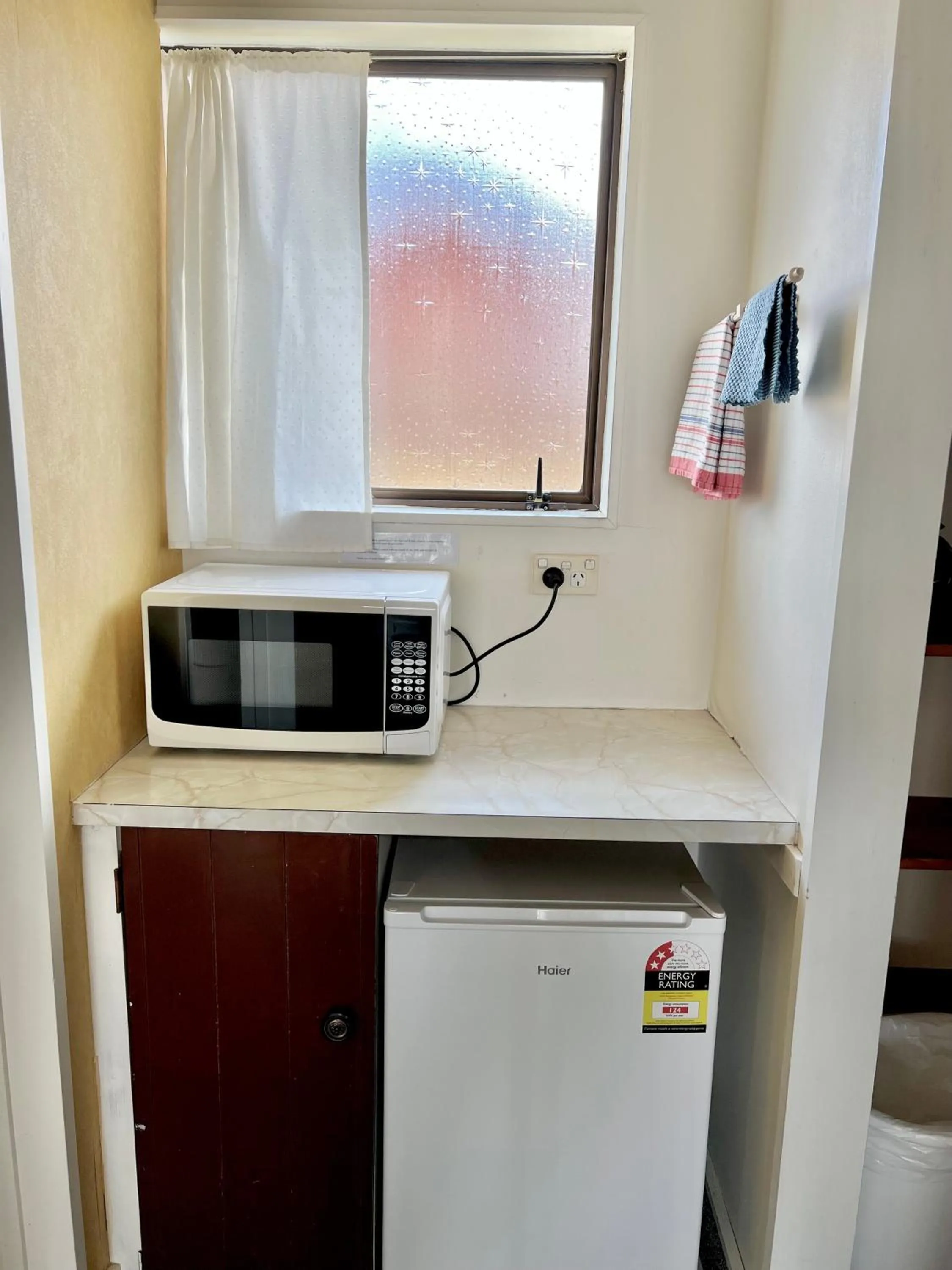 Kitchen or kitchenette in Mountain View Motel