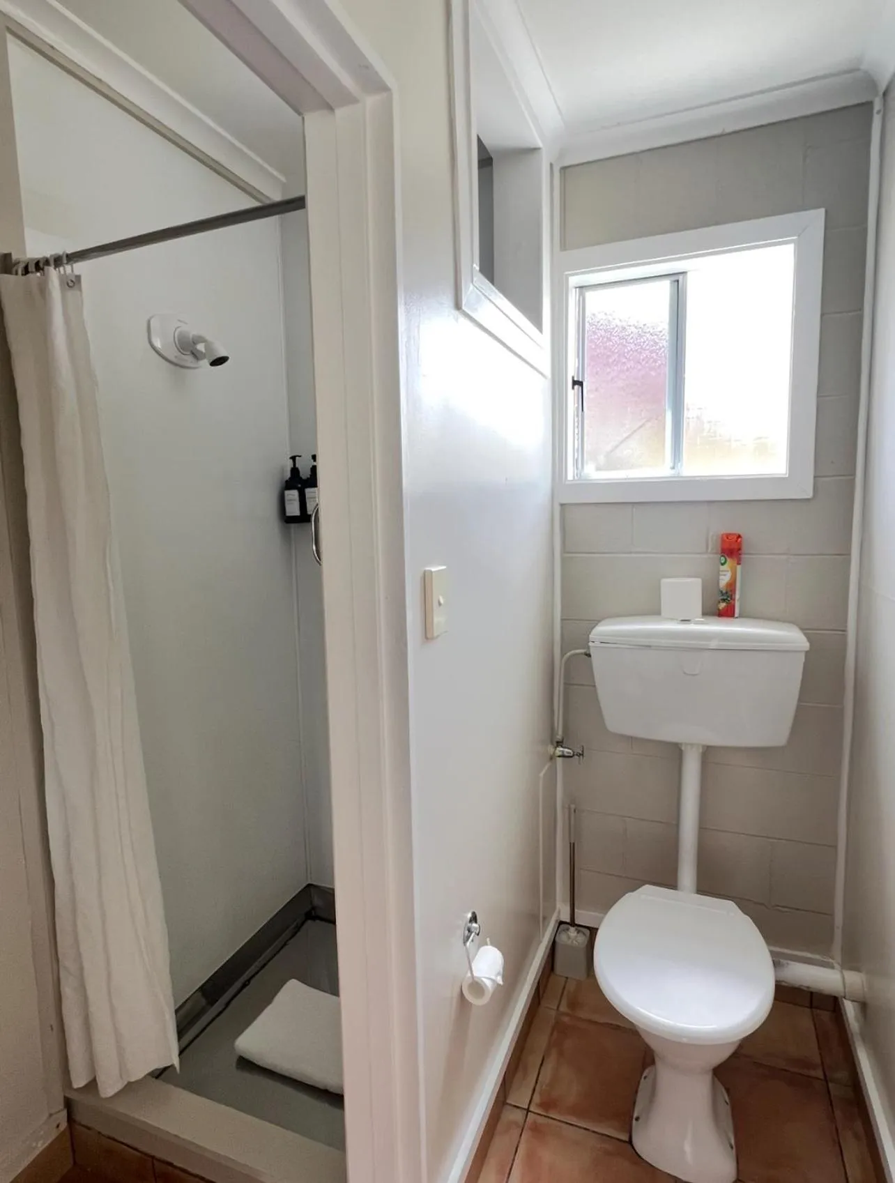 Bathroom in Mountain View Motel