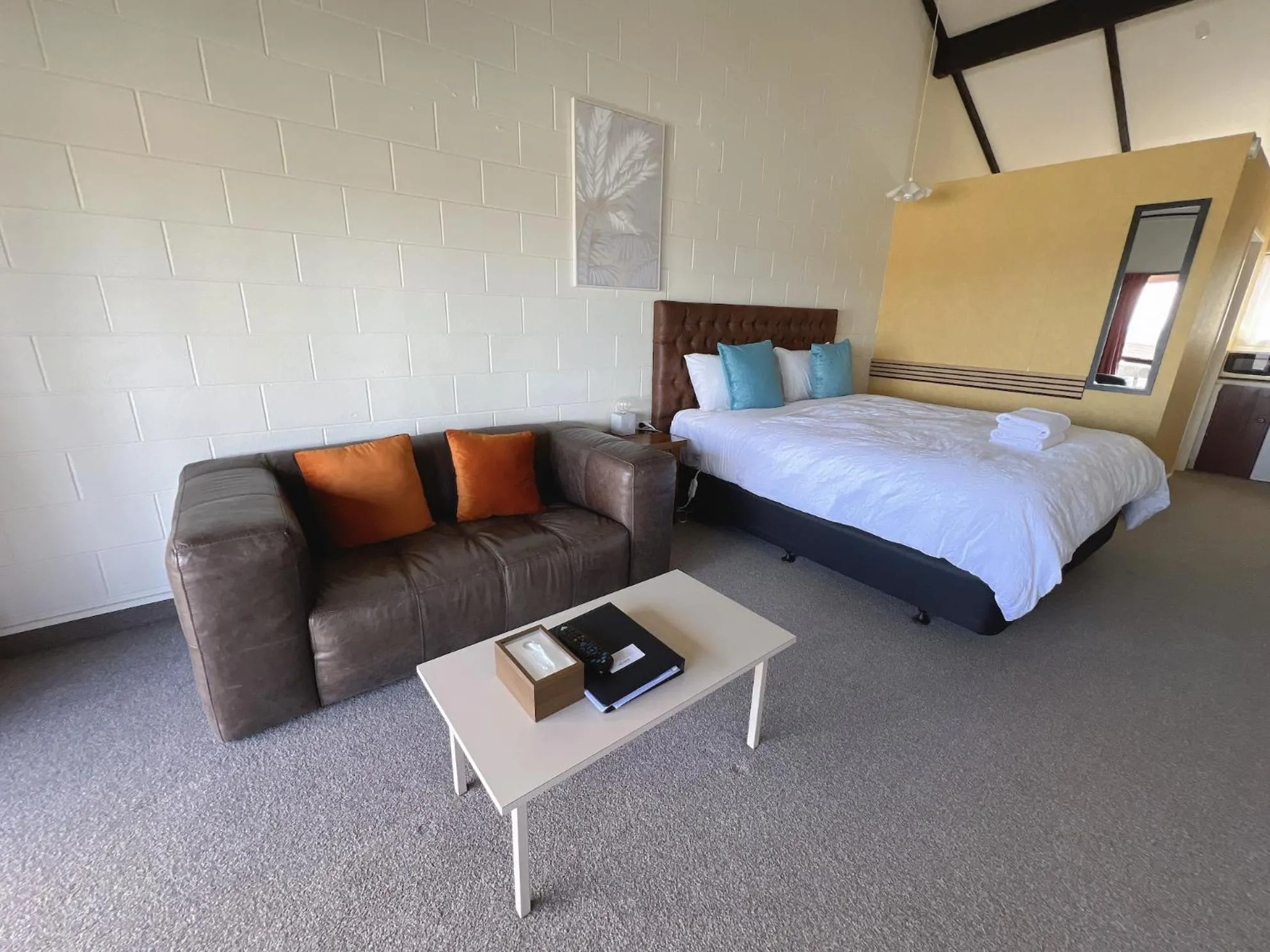 Bedroom, Bed in Mountain View Motel