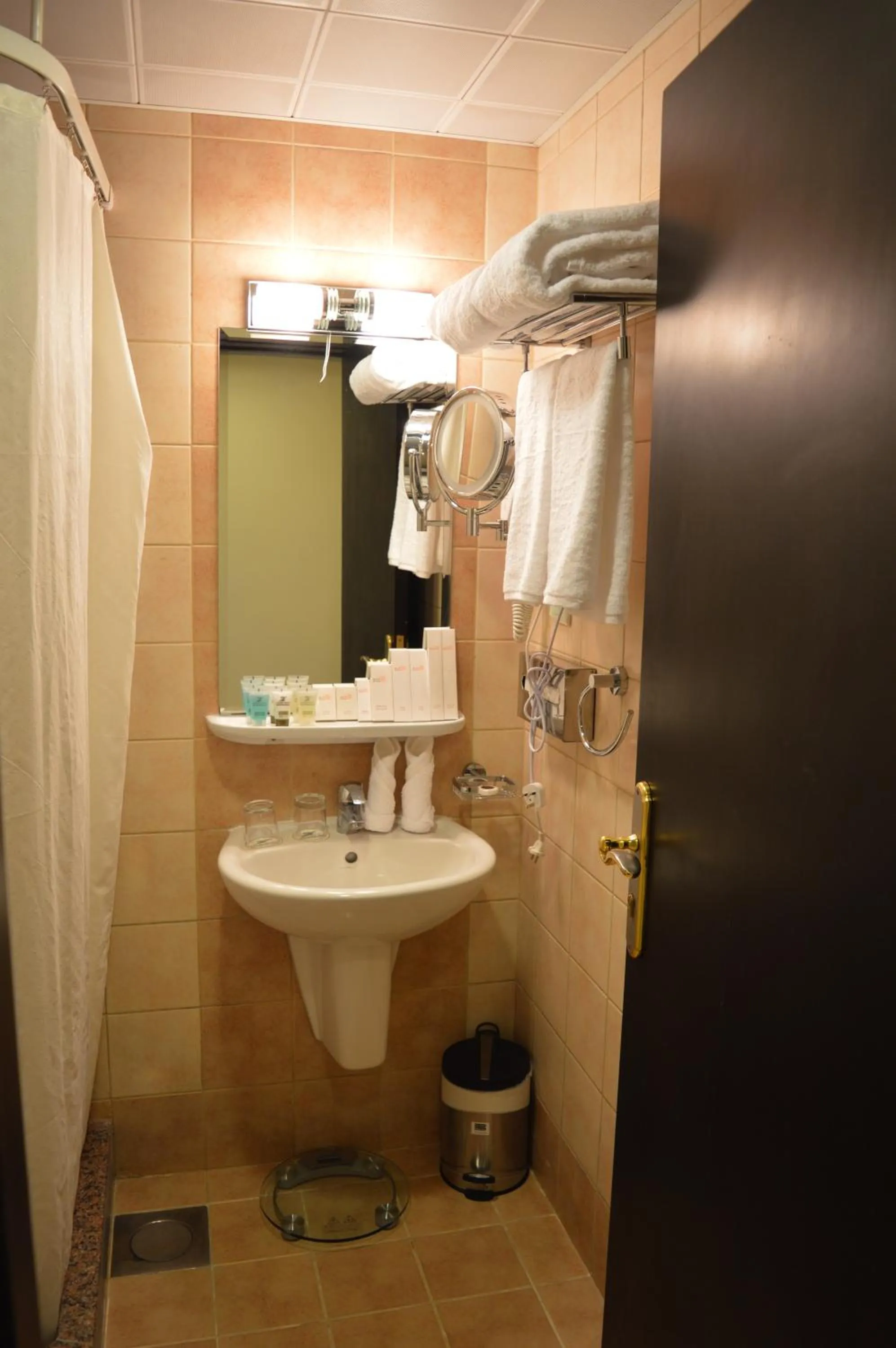 Toilet in Durrat Al Eiman Hotel