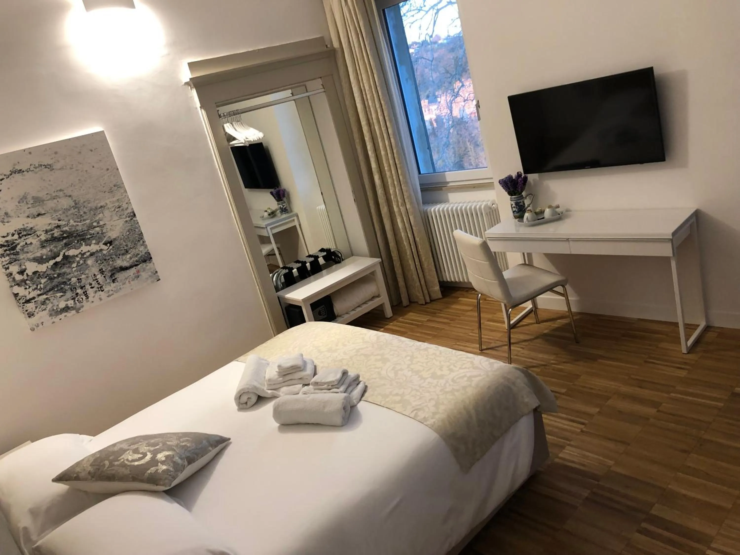 Photo of the whole room, Bed in B&B Dimor'à