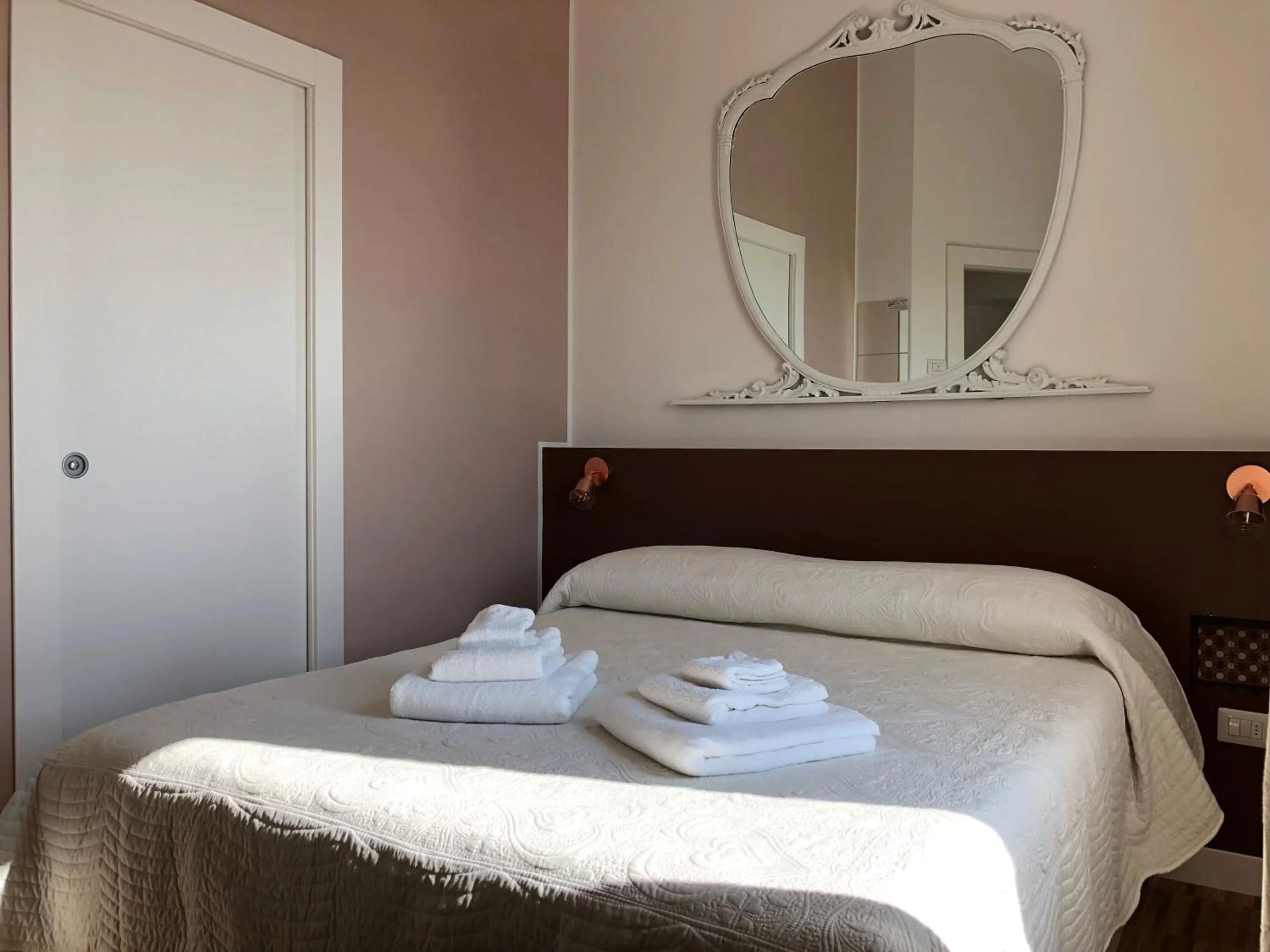 Photo of the whole room, Bed in B&B Dimor'à