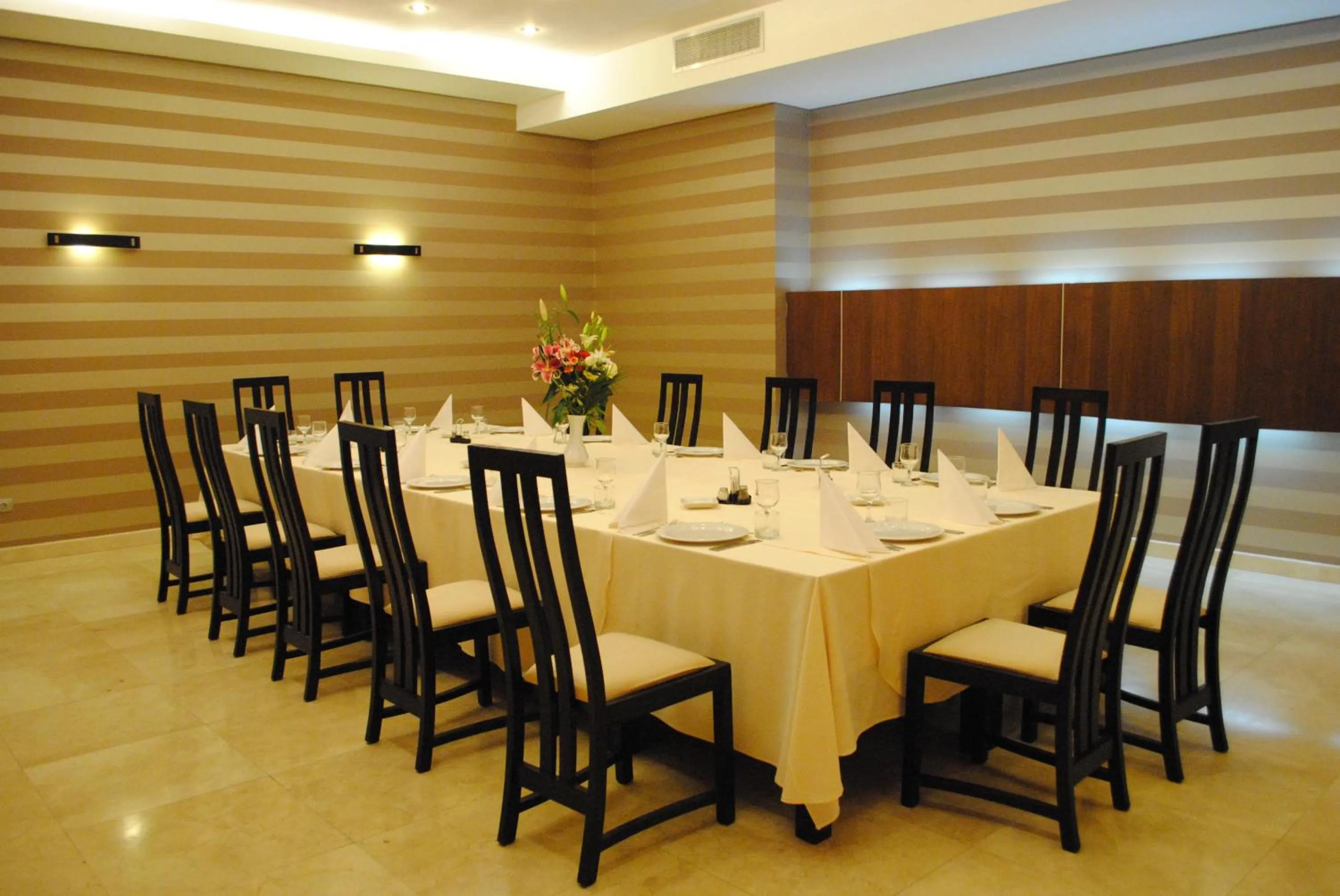 Restaurant/places to eat in Grand Hotel Napoca