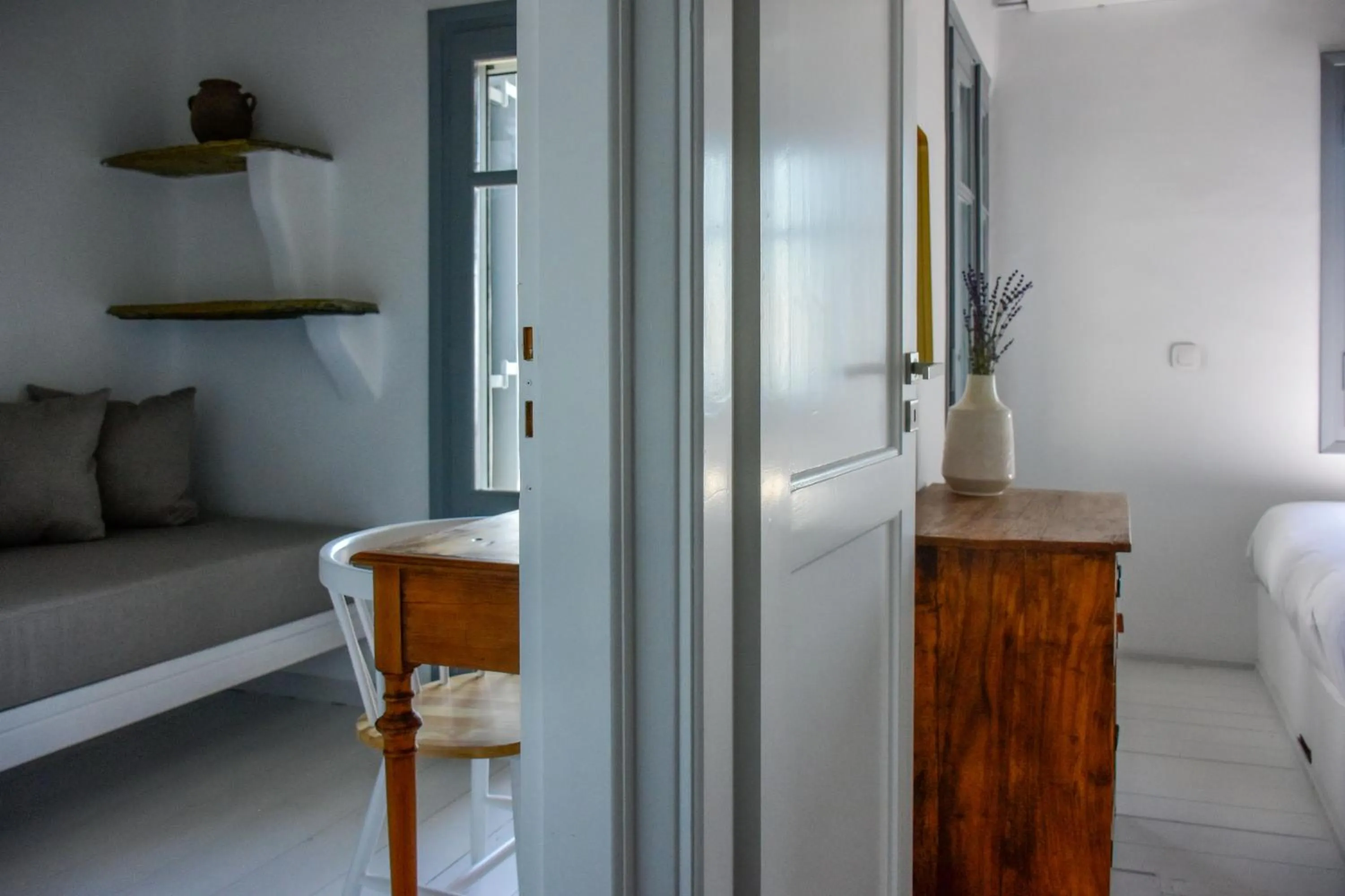 Living room, Bed in Living Theros Luxury Suites