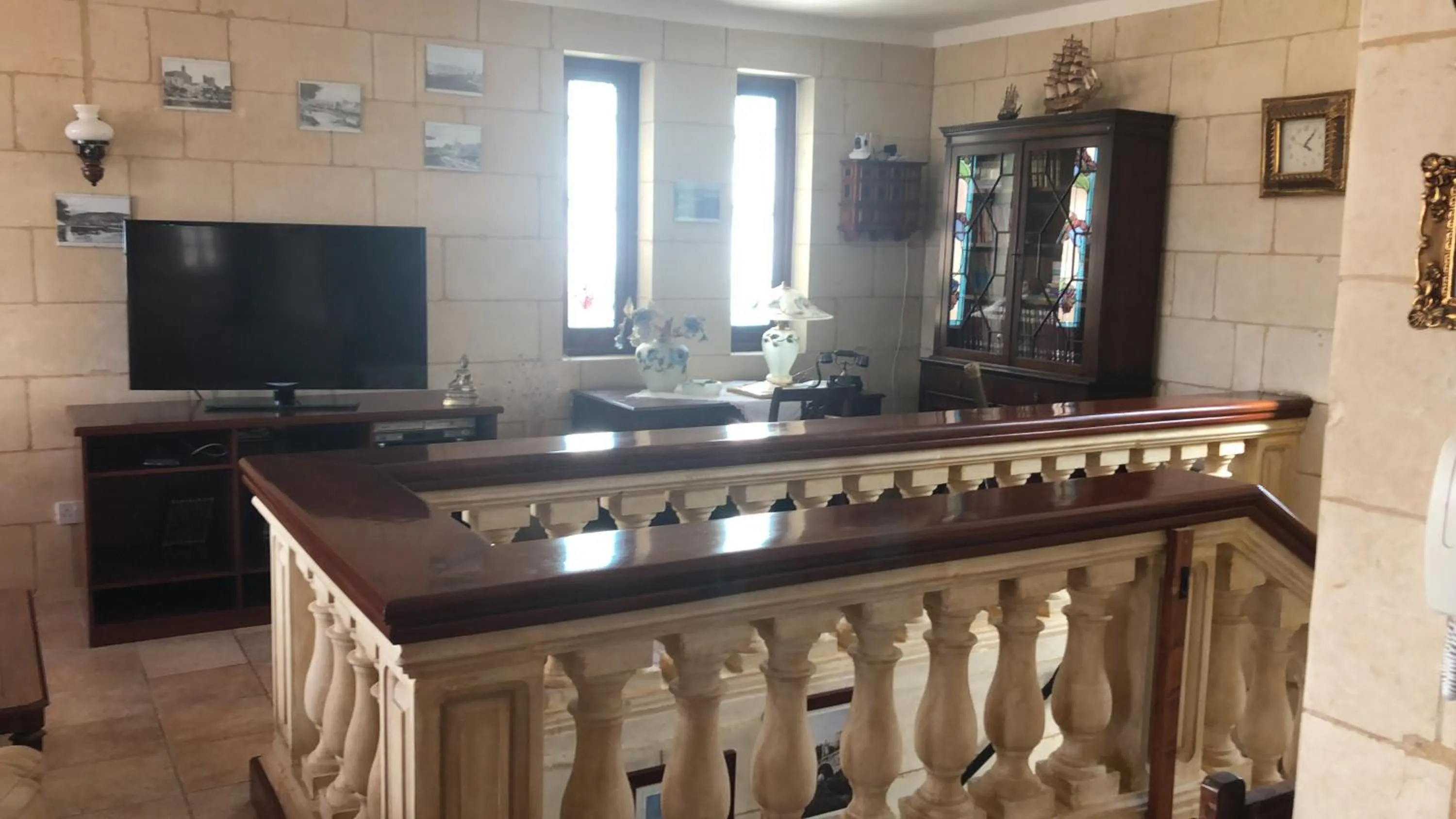 Communal lounge/ TV room in La Fenice by Giancarlo