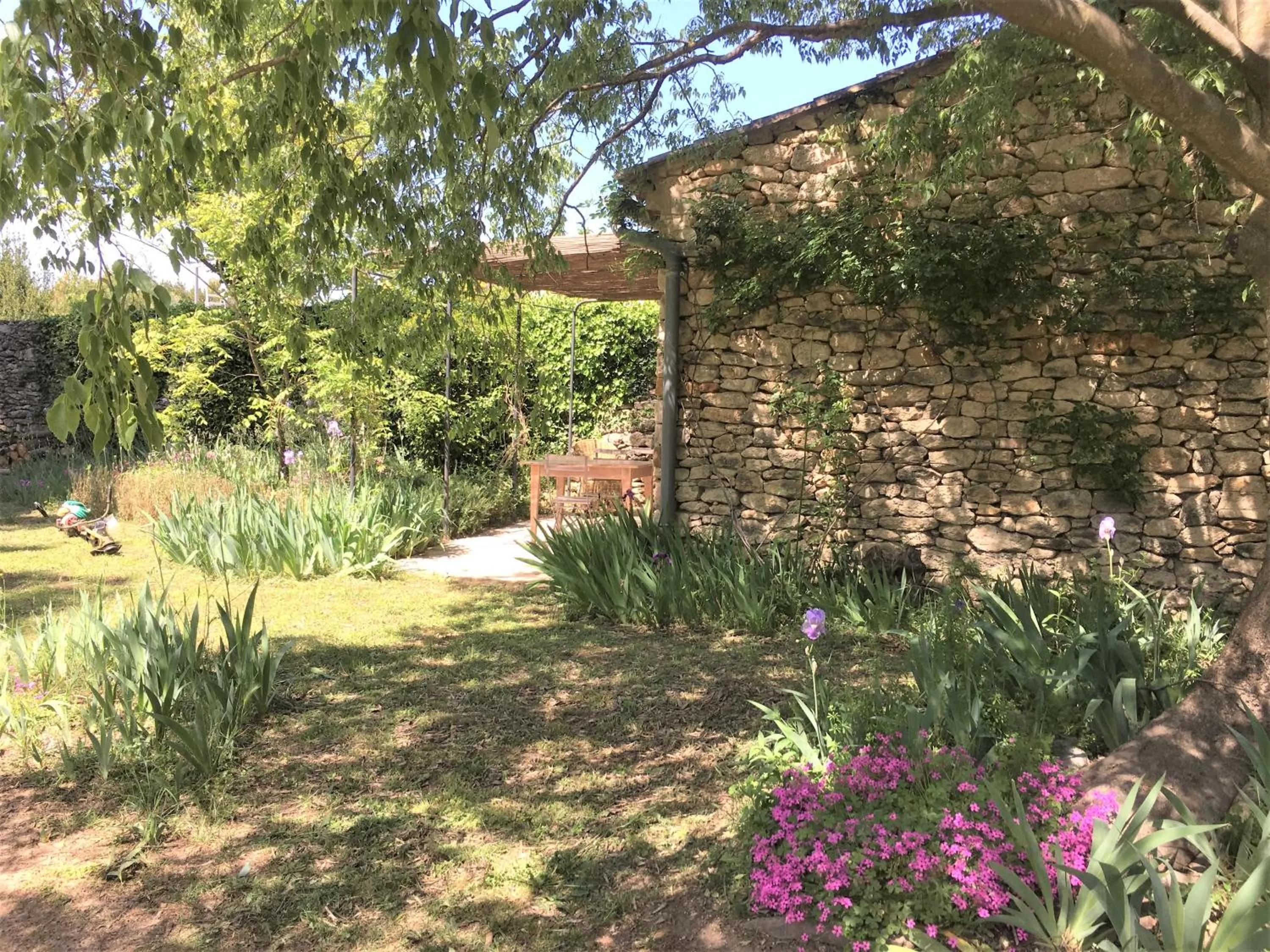 Property building in Les Olivettes le mazet