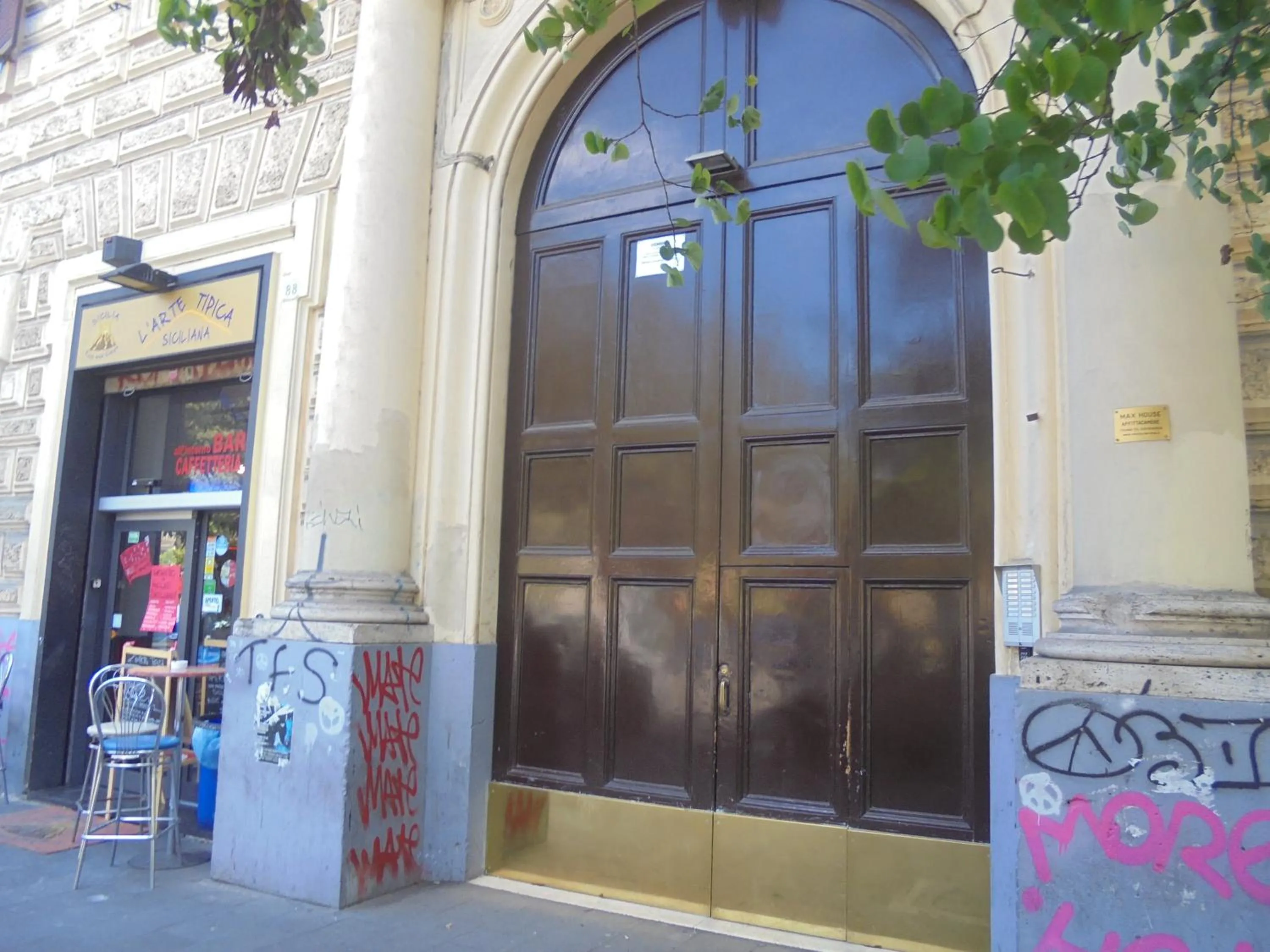 Facade/entrance in Max House