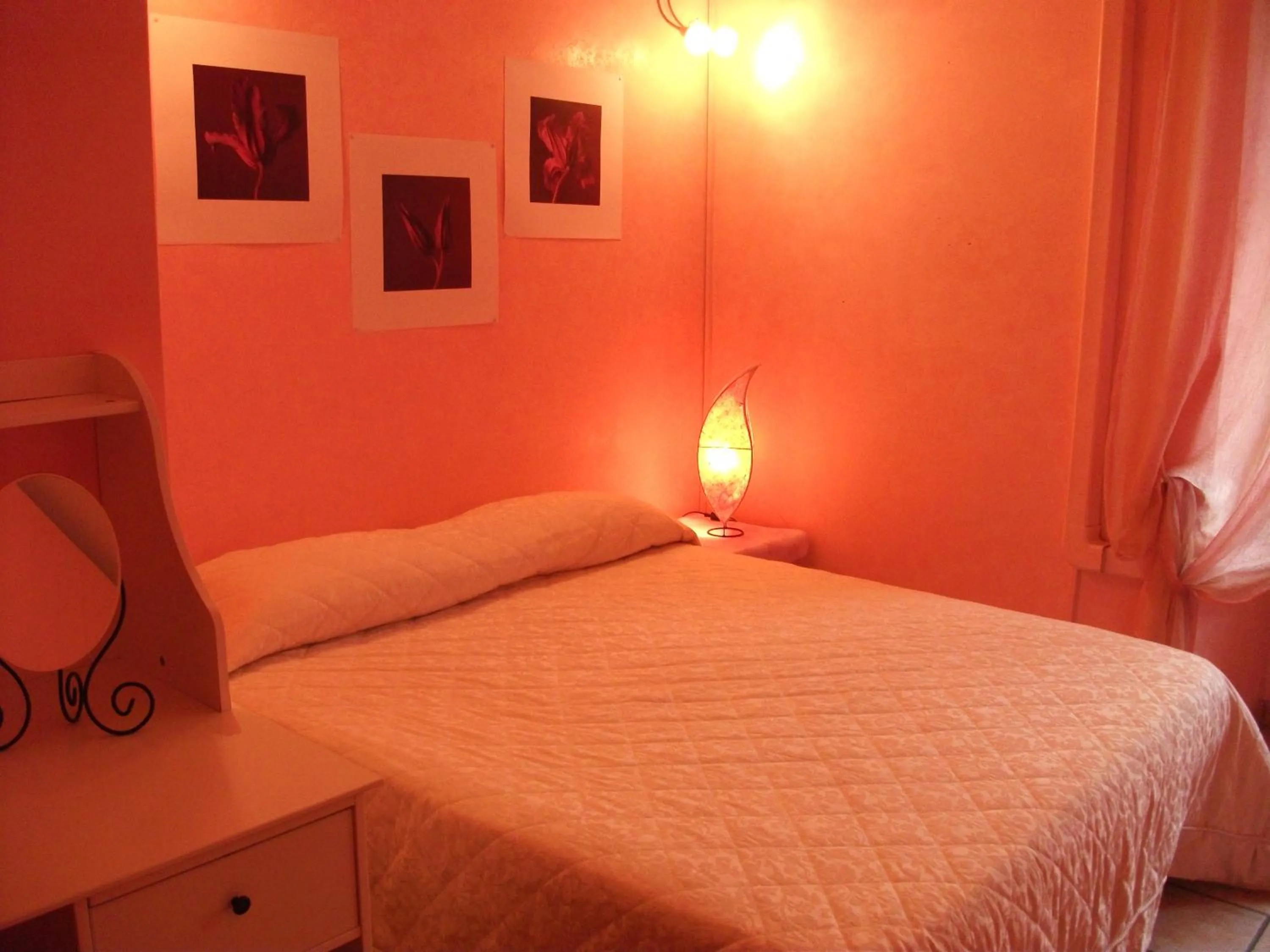 Bedroom, Bed in Max House