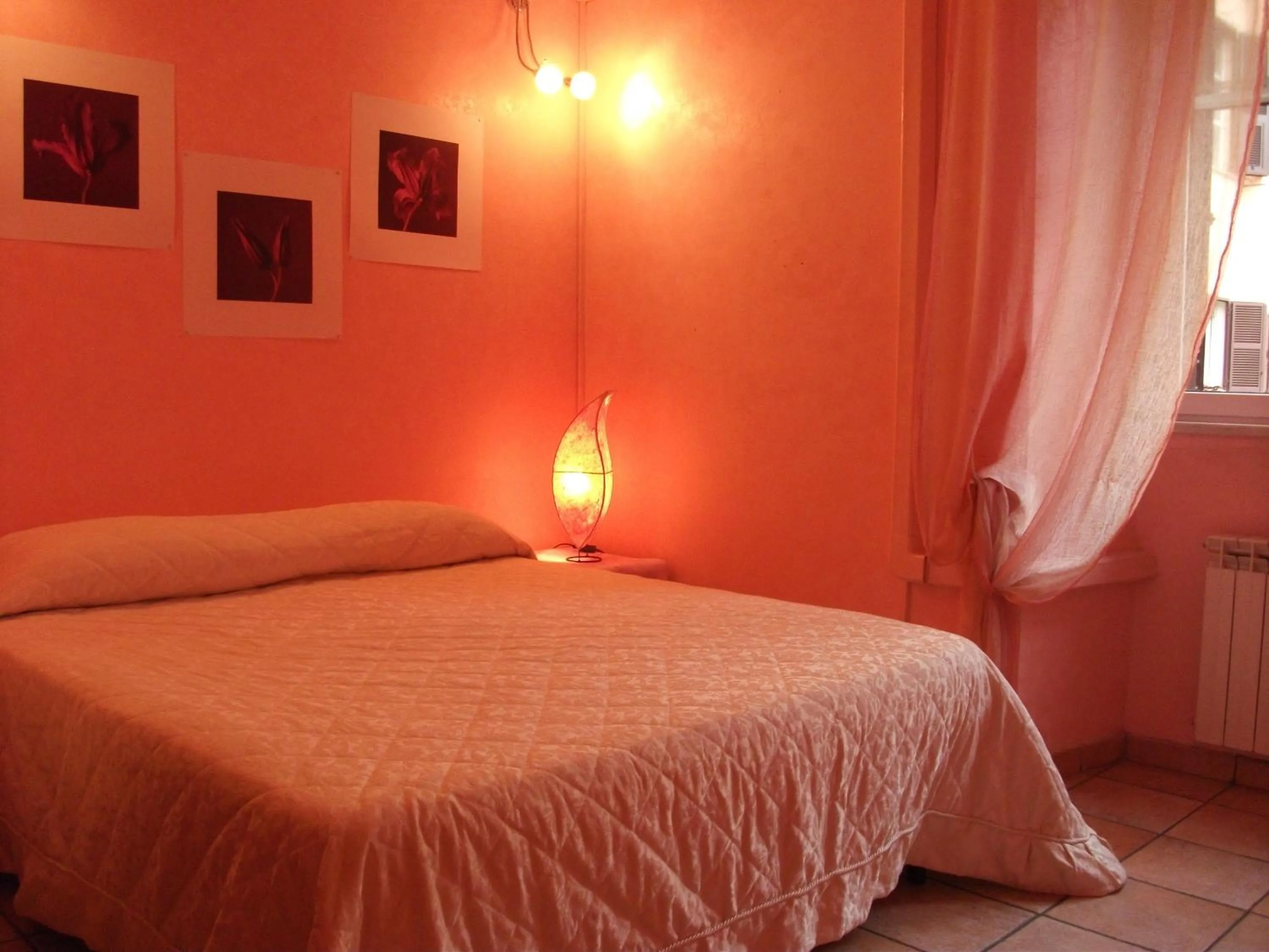 Photo of the whole room, Bed in Max House