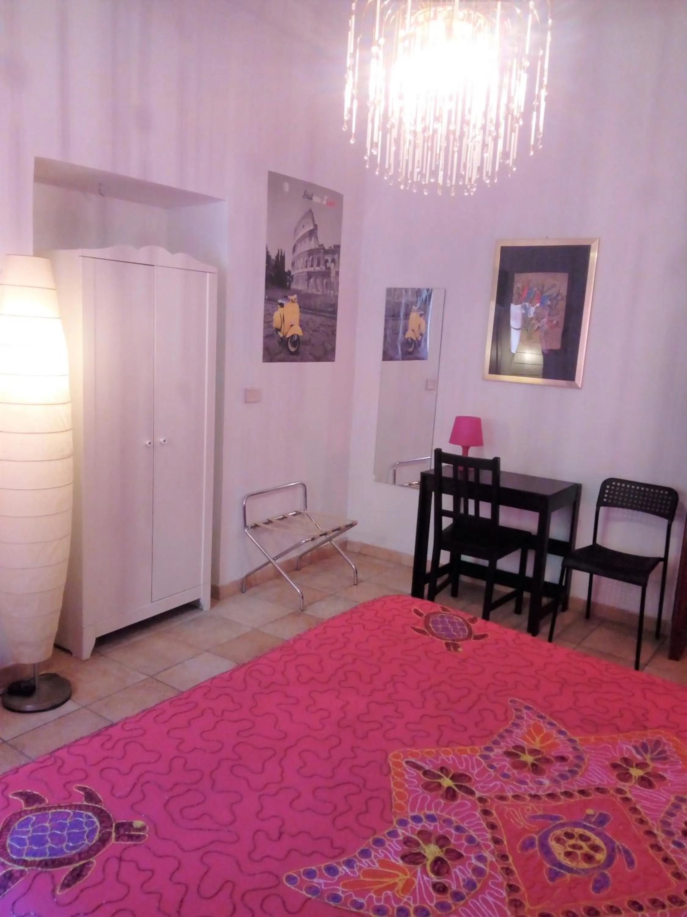 Photo of the whole room, Bed in Max House