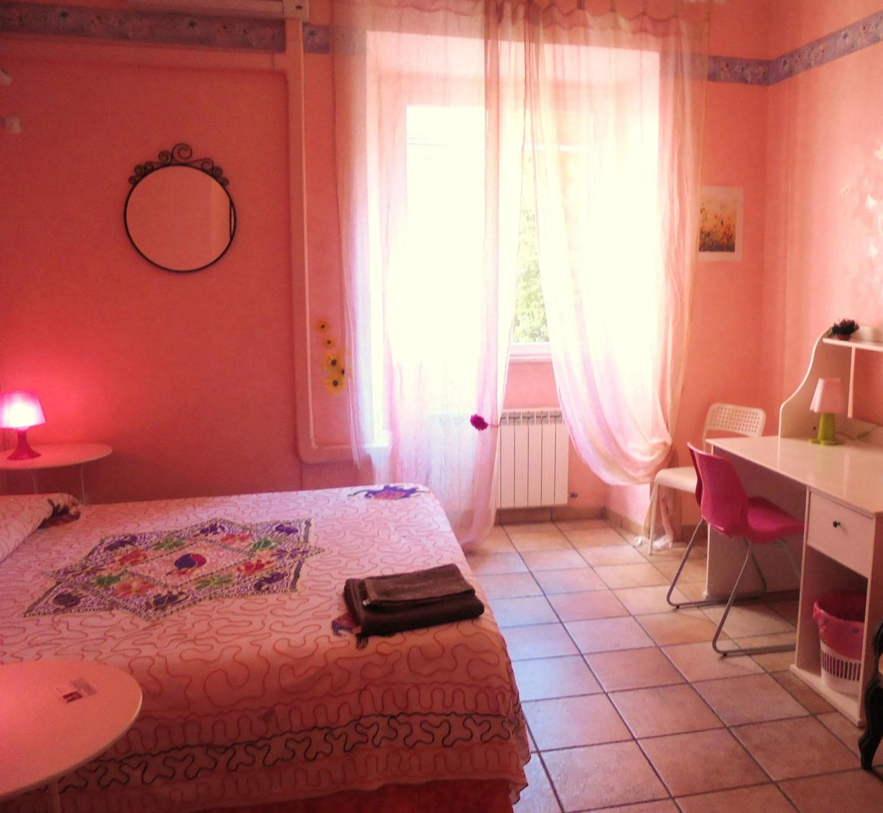 Photo of the whole room, Bed in Max House