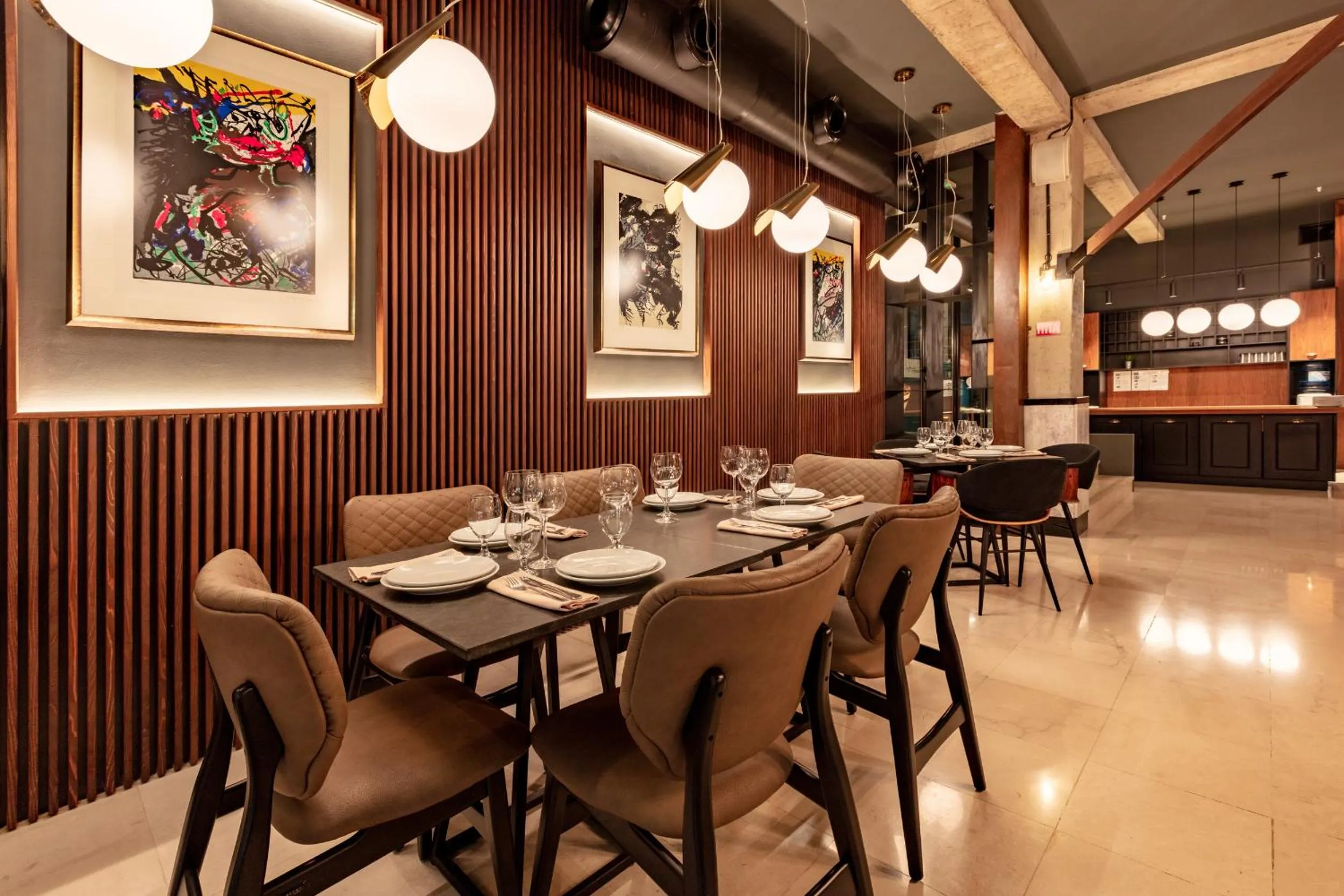 Restaurant/places to eat in Hotel Pela