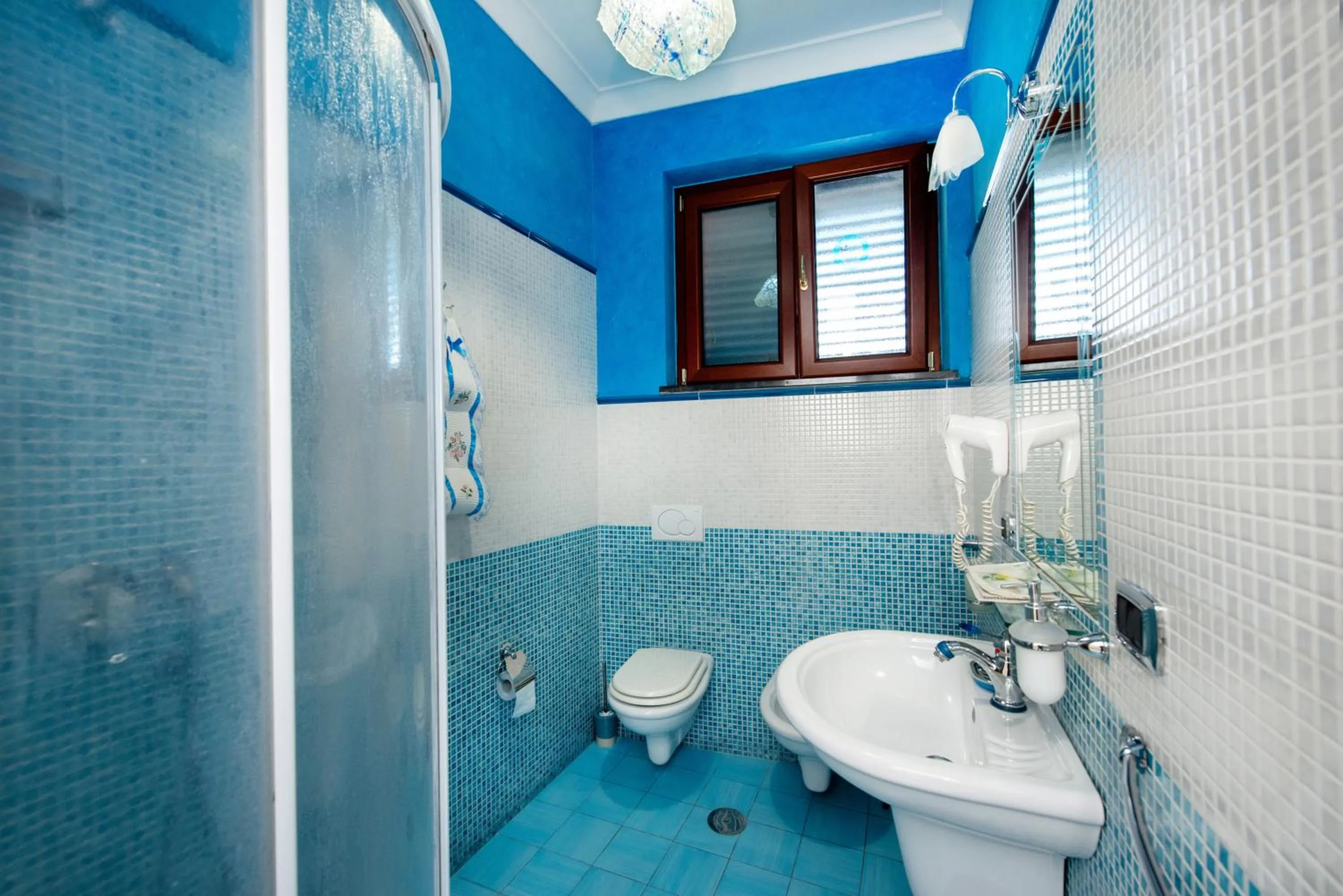 Shower in B&B Il Pavone