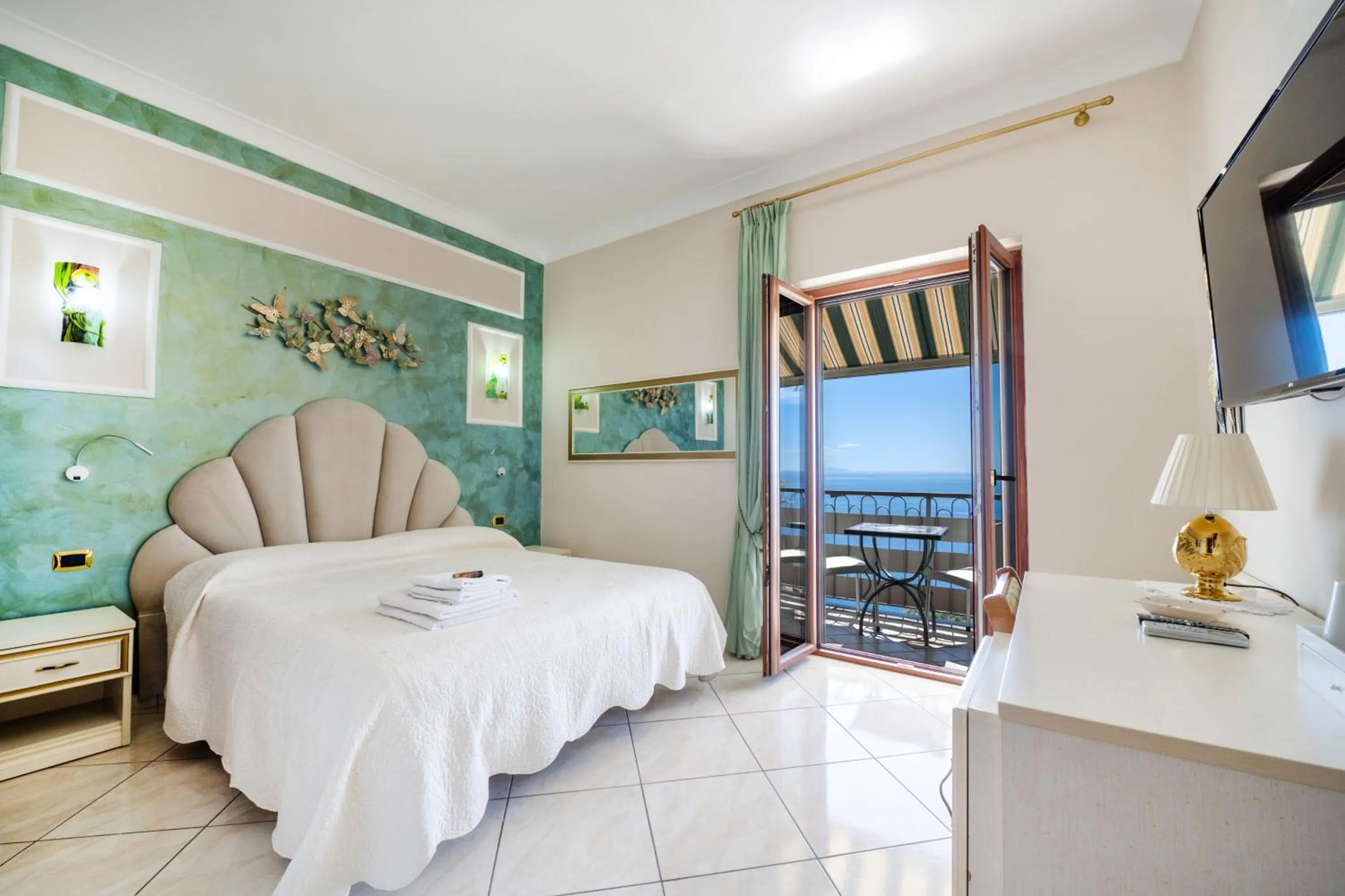 Bed in B&B Il Pavone