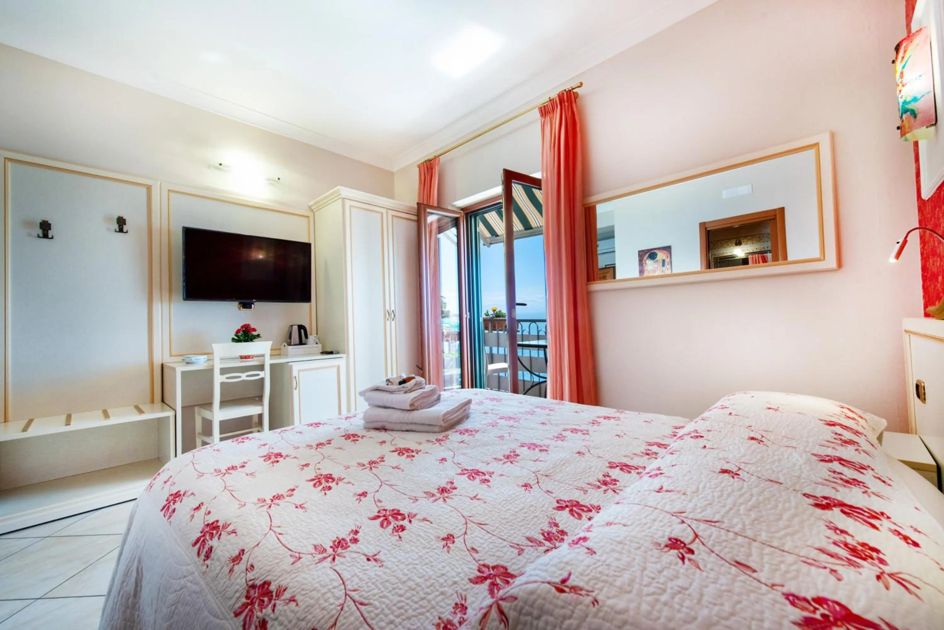TV and multimedia, Bed in B&B Il Pavone