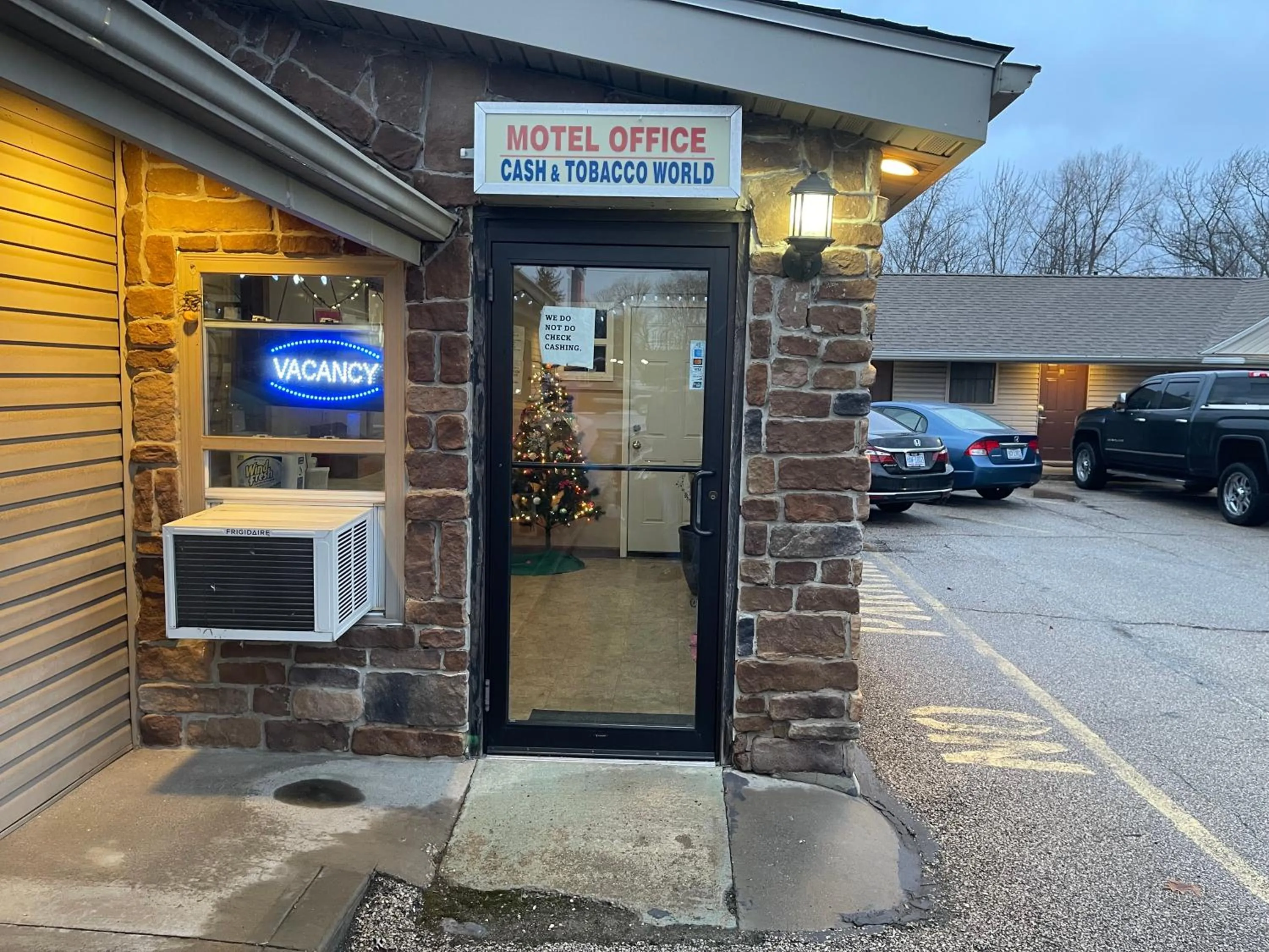 Property building in Economy Inn & Suites