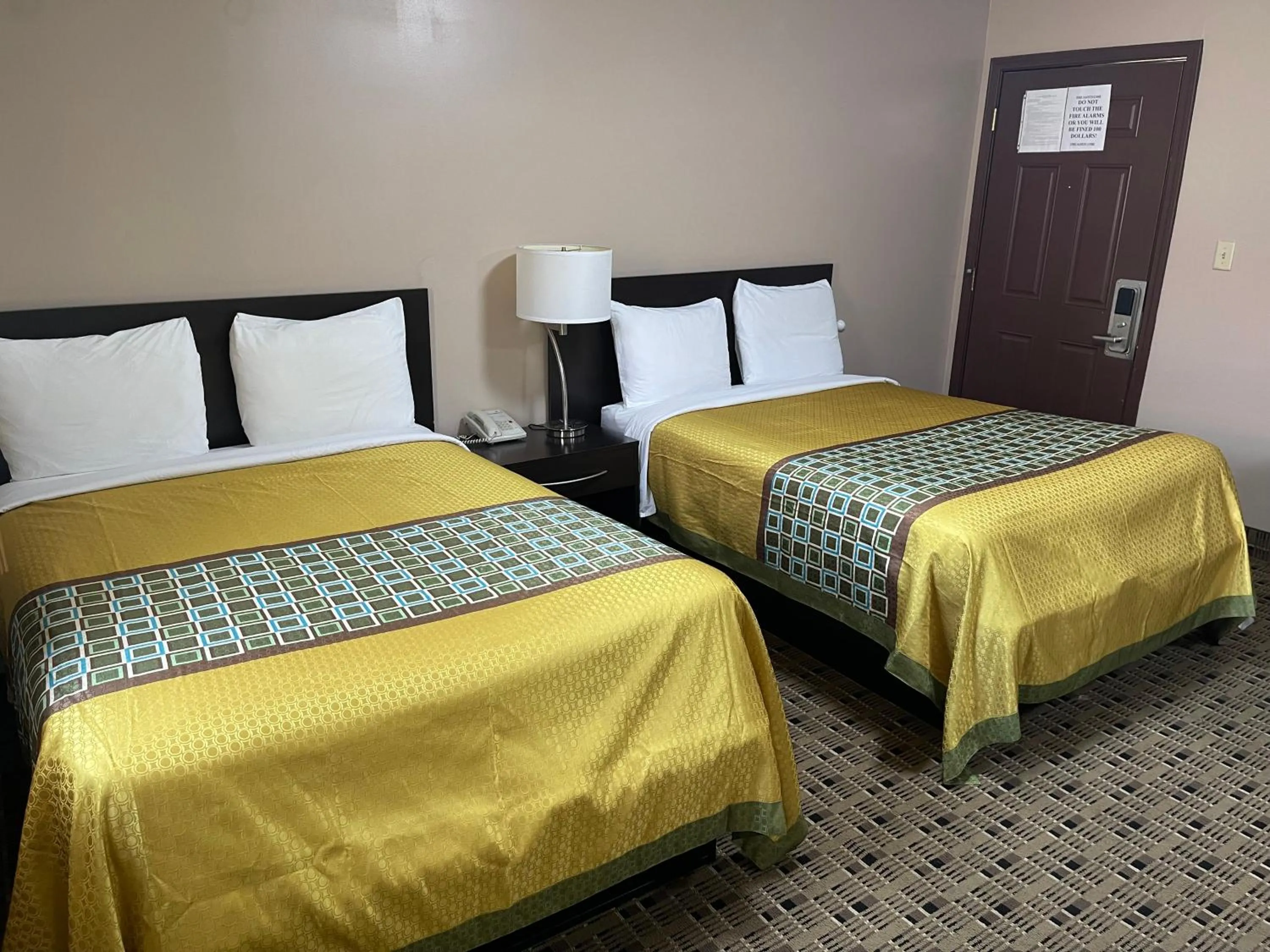 Bed in Economy Inn & Suites