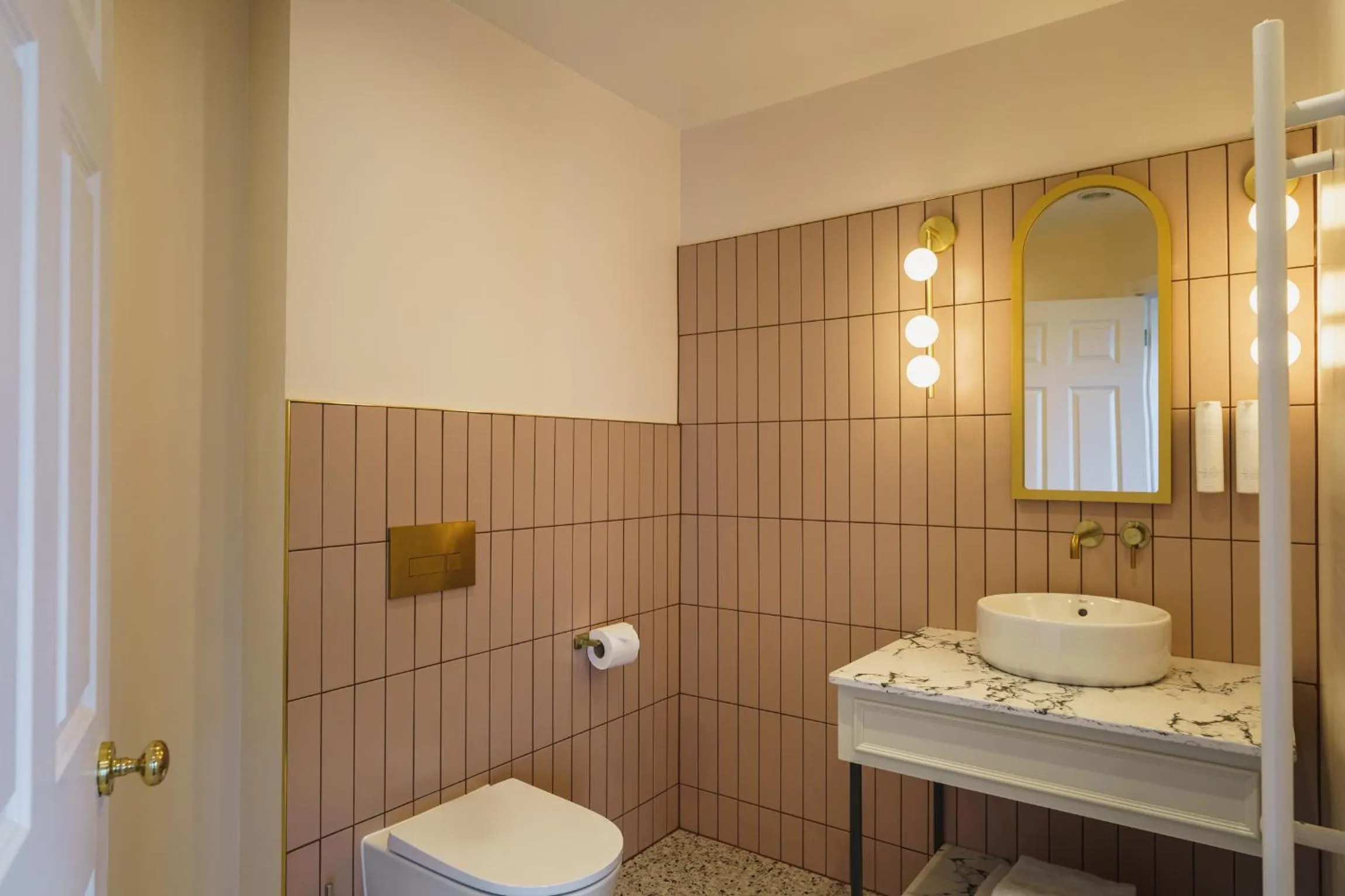 Toilet in Grange Hotel