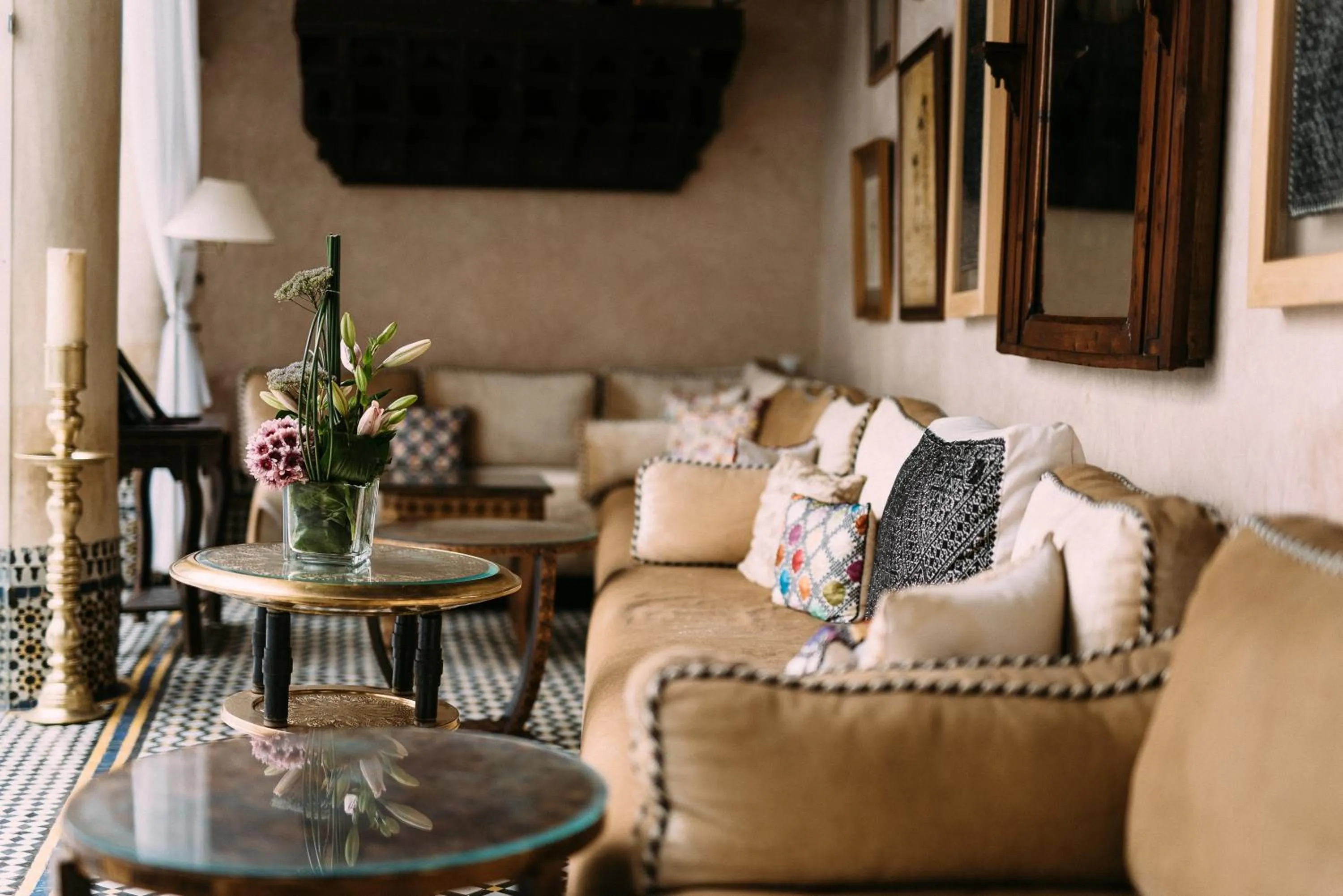 Lounge or bar in Riad Maison Bleue and Spa