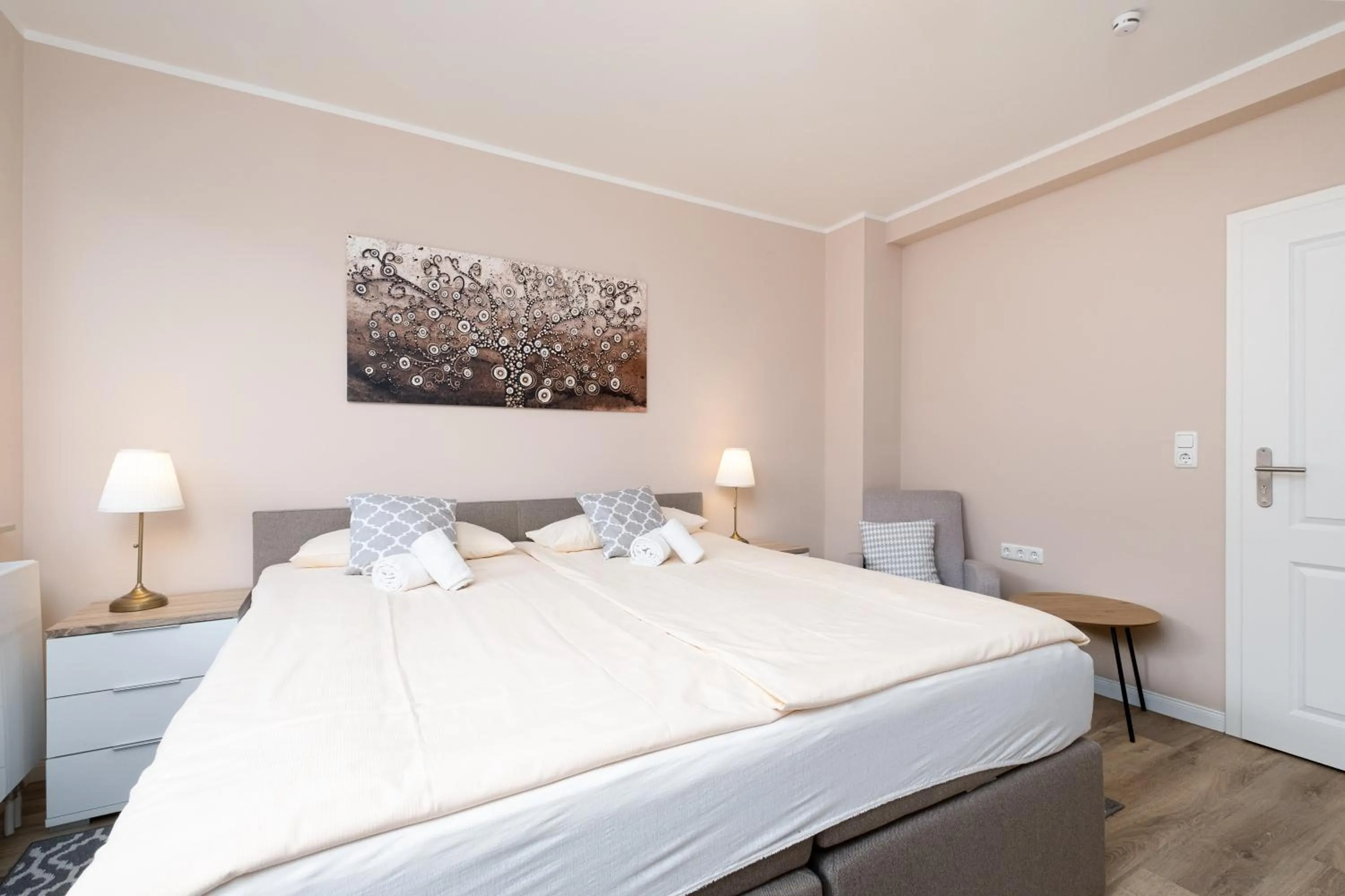 Double Room with Shared Bathroom - single occupancy in Gästehaus "Kleines Stadtidyll" -Zimmer und Apartments