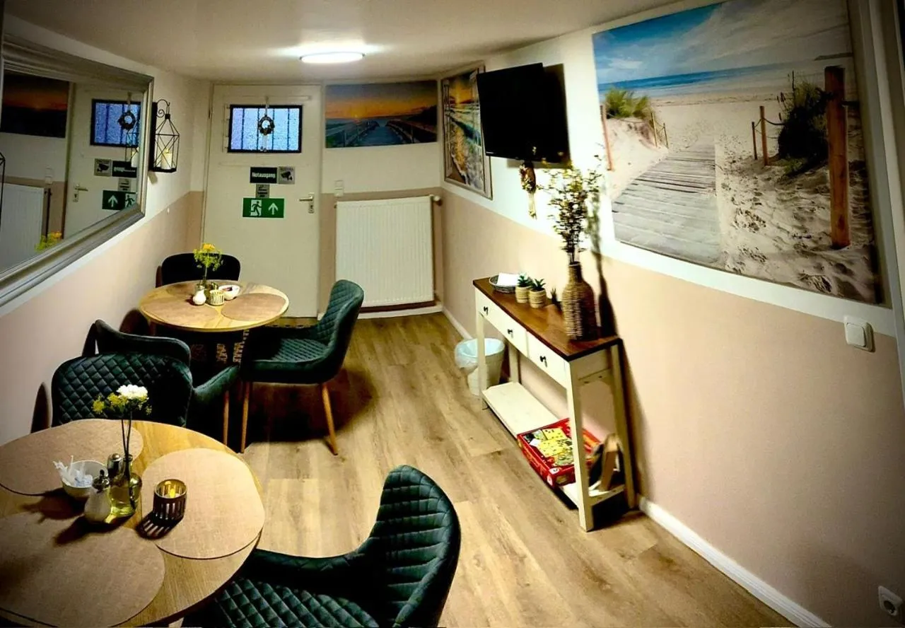 Food and drinks in Gästehaus "Kleines Stadtidyll" -Zimmer und Apartments