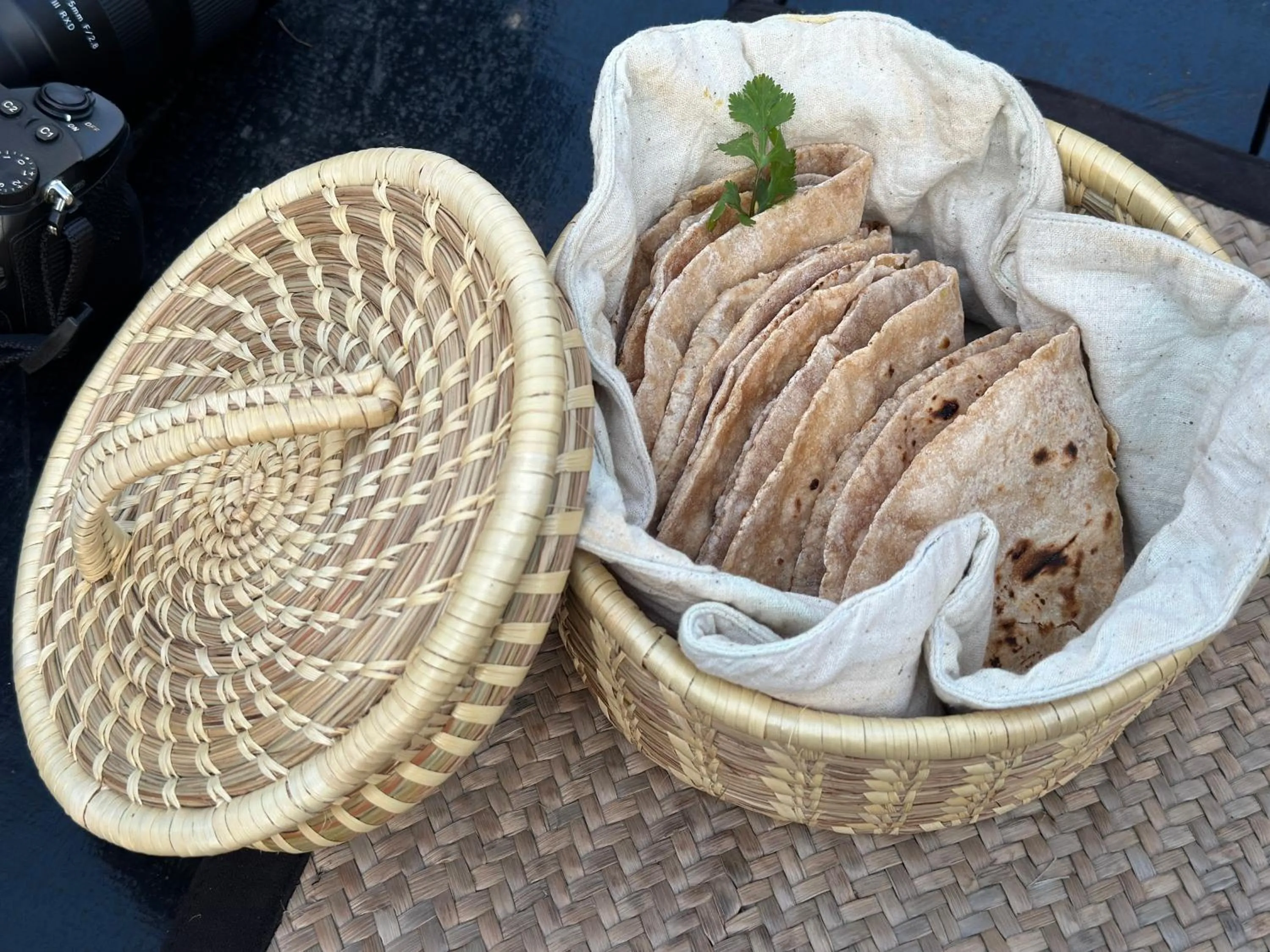 Restaurant/places to eat in Sapana Village Lodge