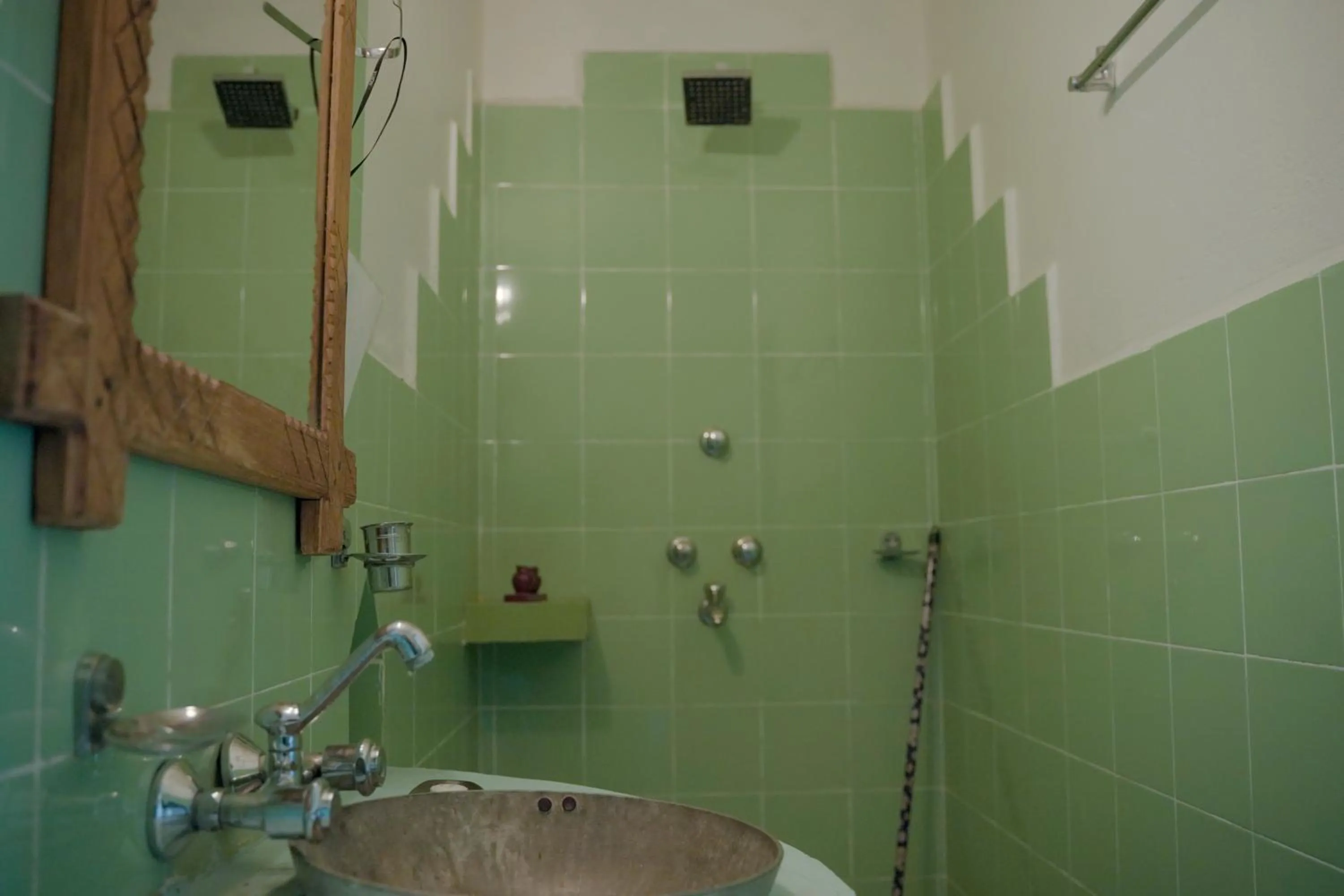 Shower in Sapana Village Lodge