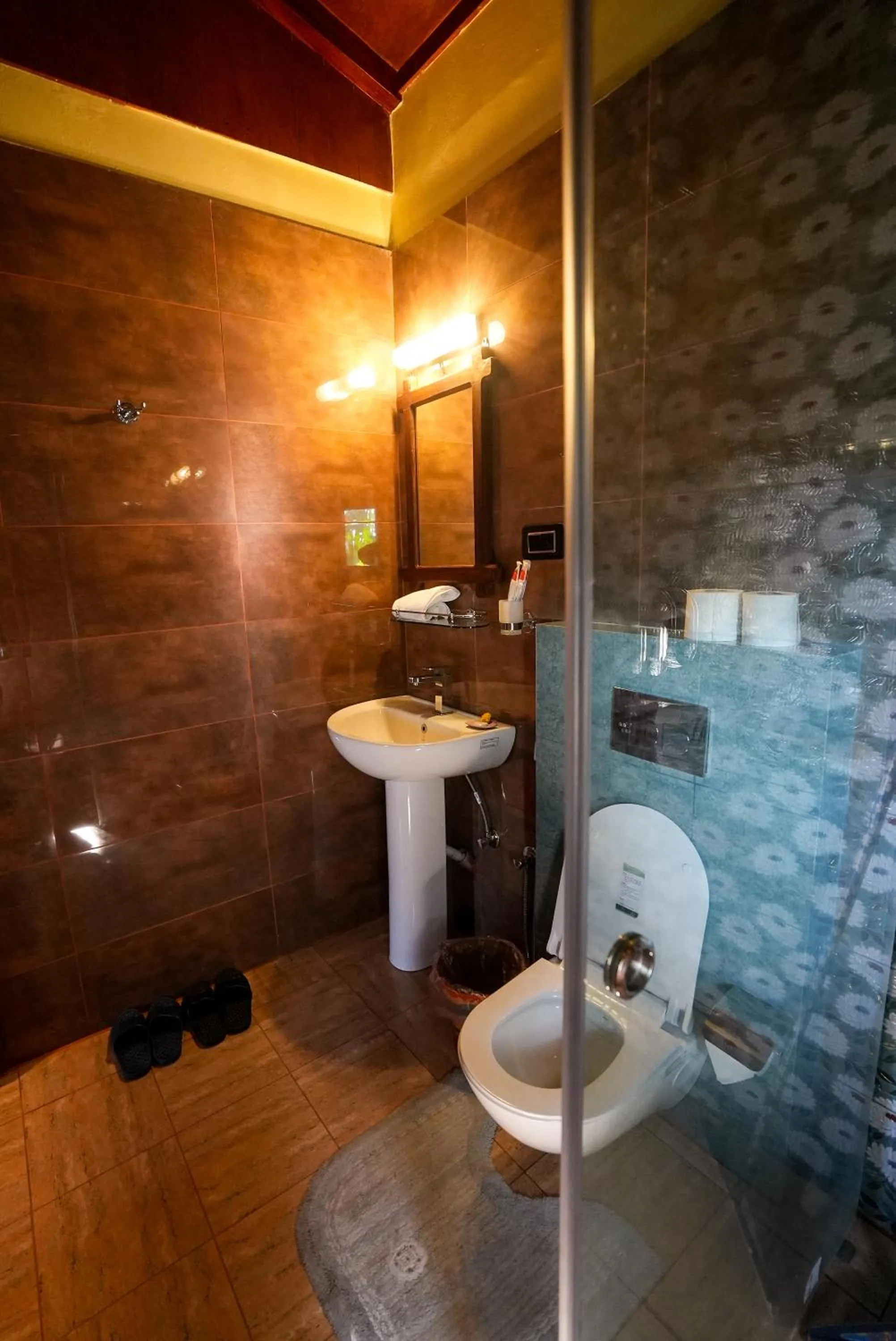 Shower in Sapana Village Lodge