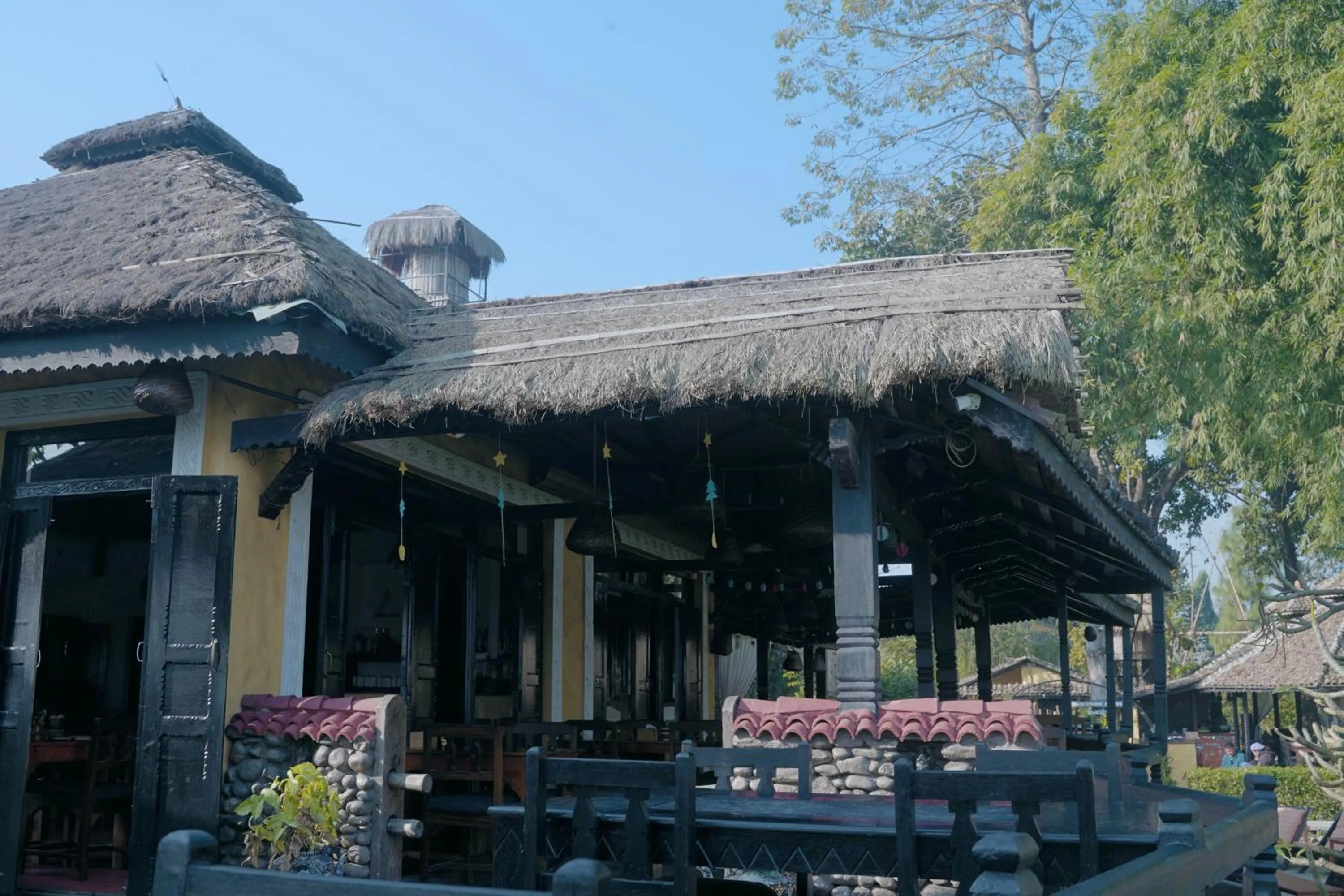 Restaurant/places to eat in Sapana Village Lodge