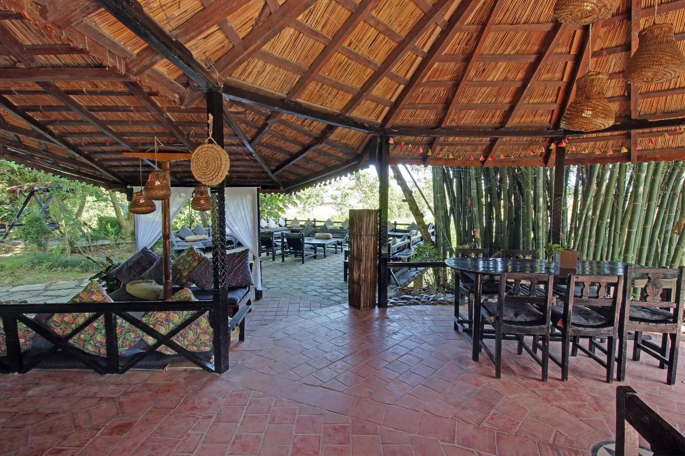 Restaurant/places to eat in Sapana Village Lodge