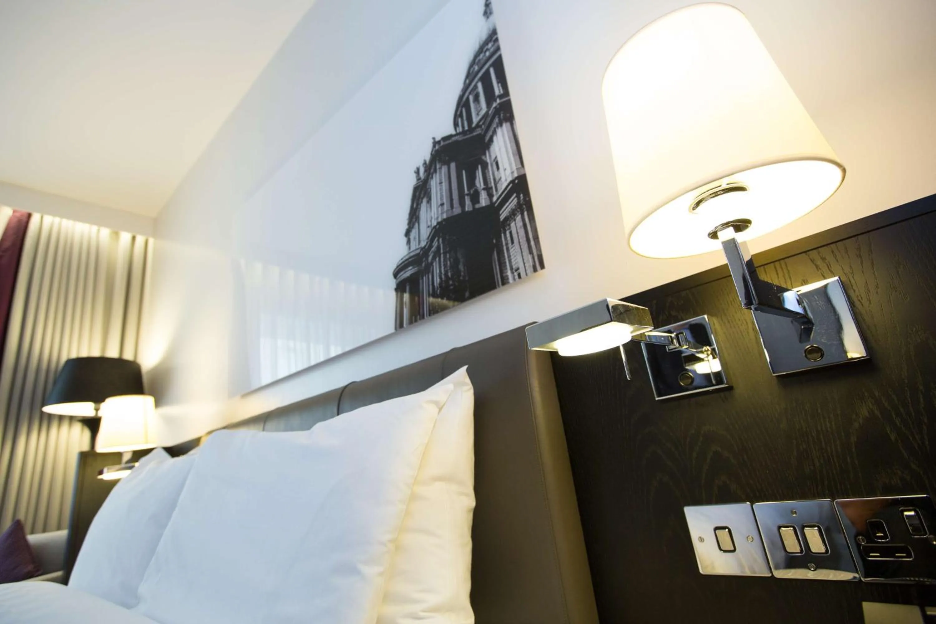 Bed in Hilton London Angel Islington