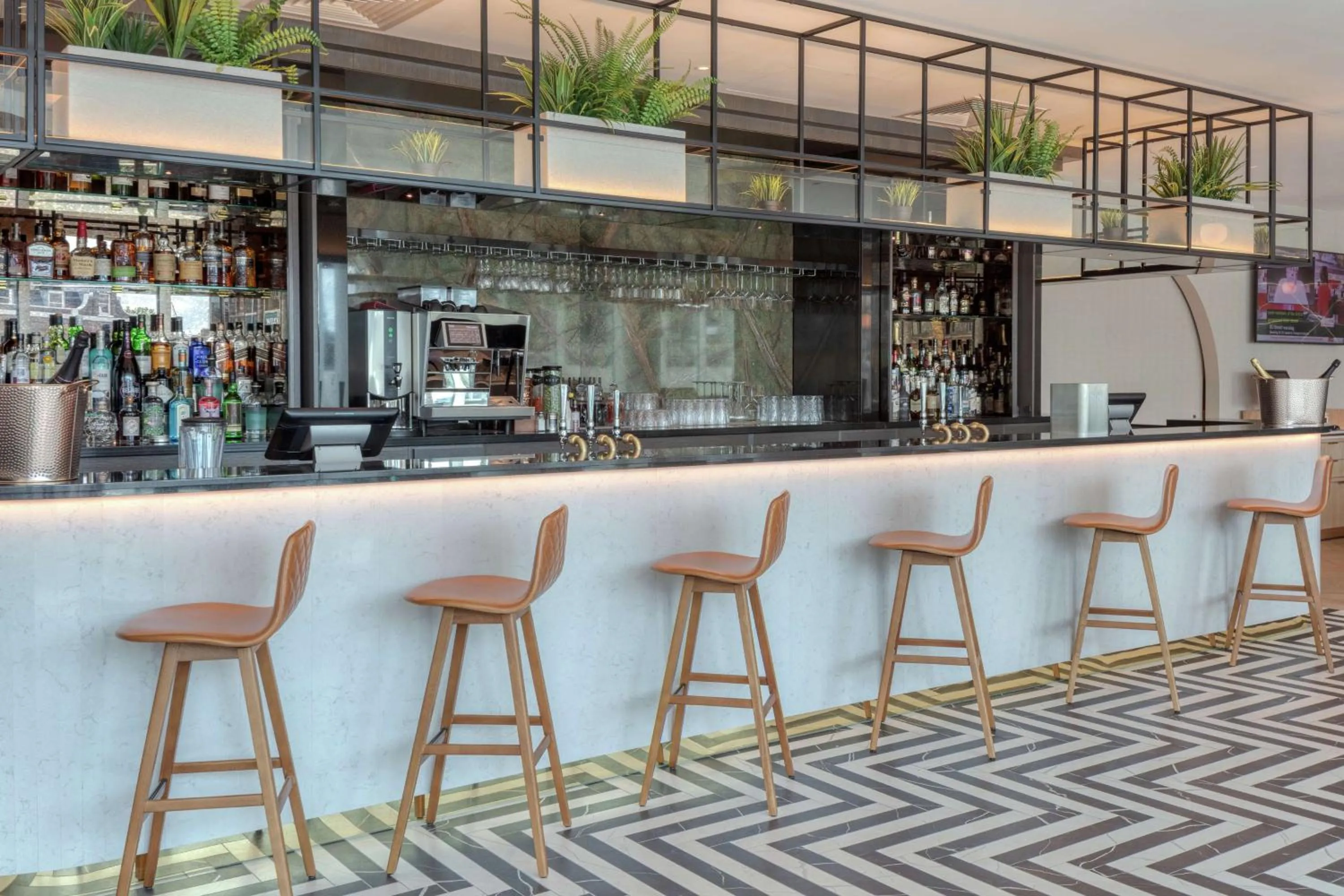 Lounge or bar in Hilton London Angel Islington