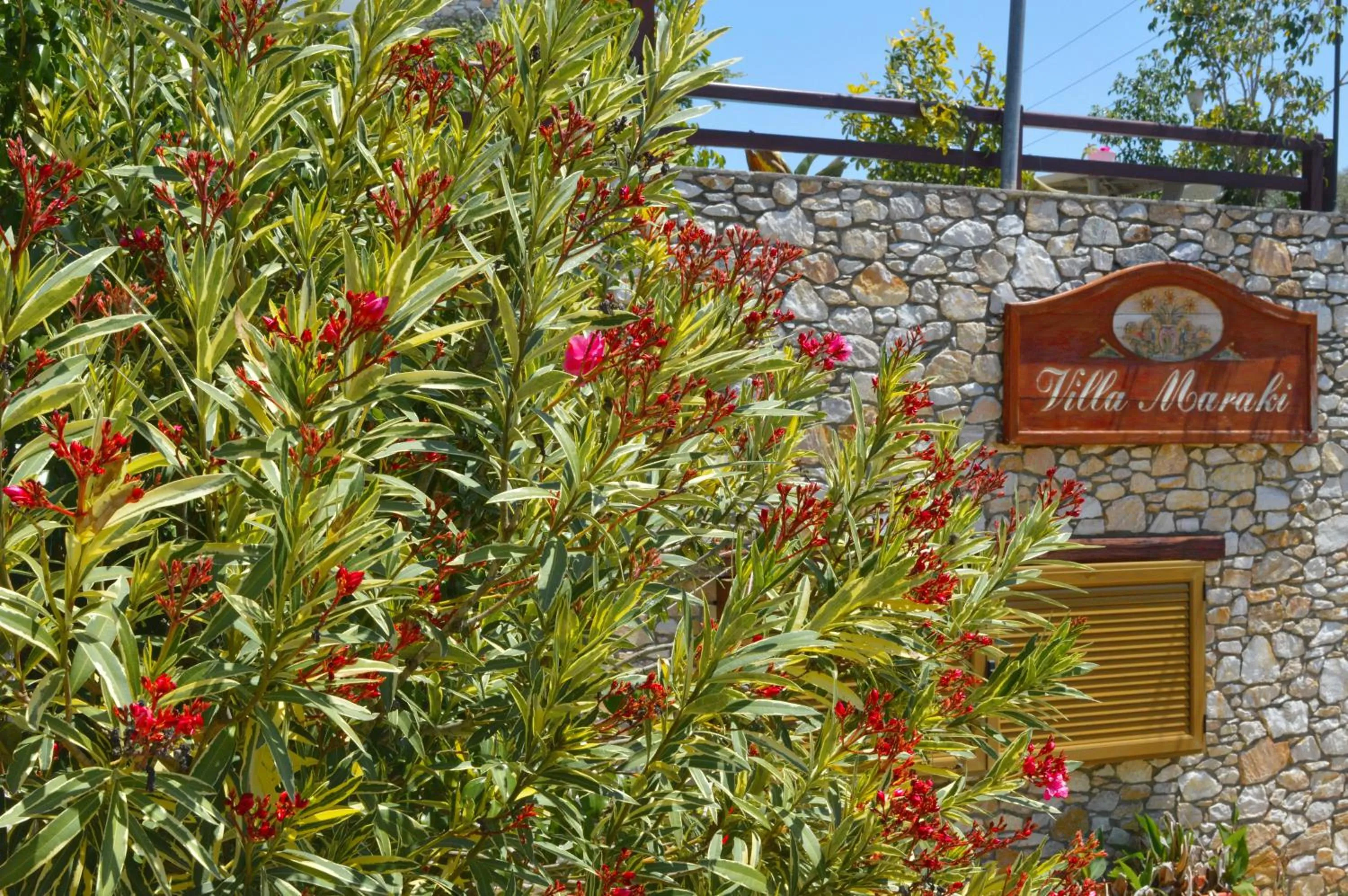 Facade/entrance in Villa Maraki