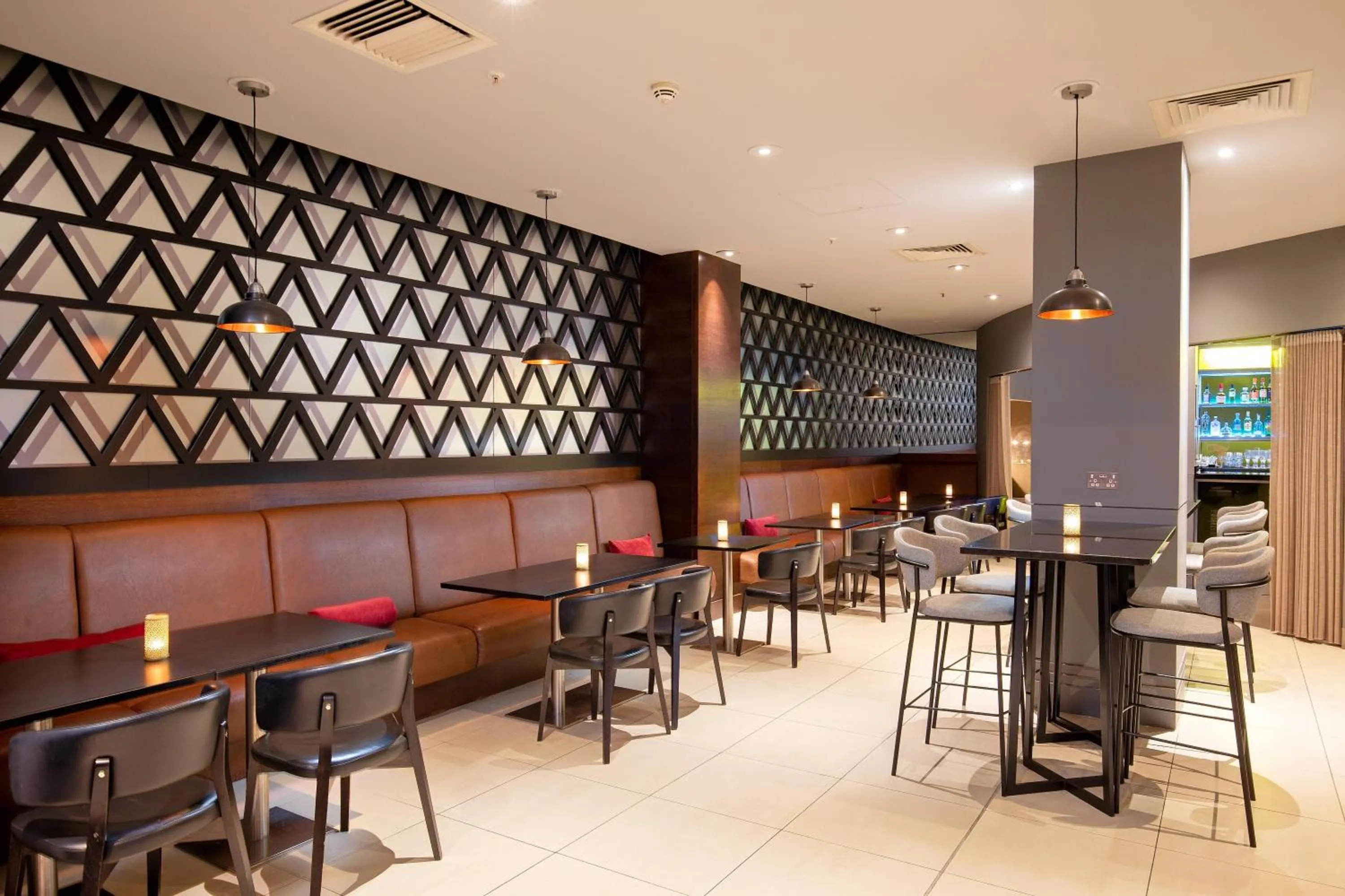 Restaurant/places to eat in Hilton London Canary Wharf