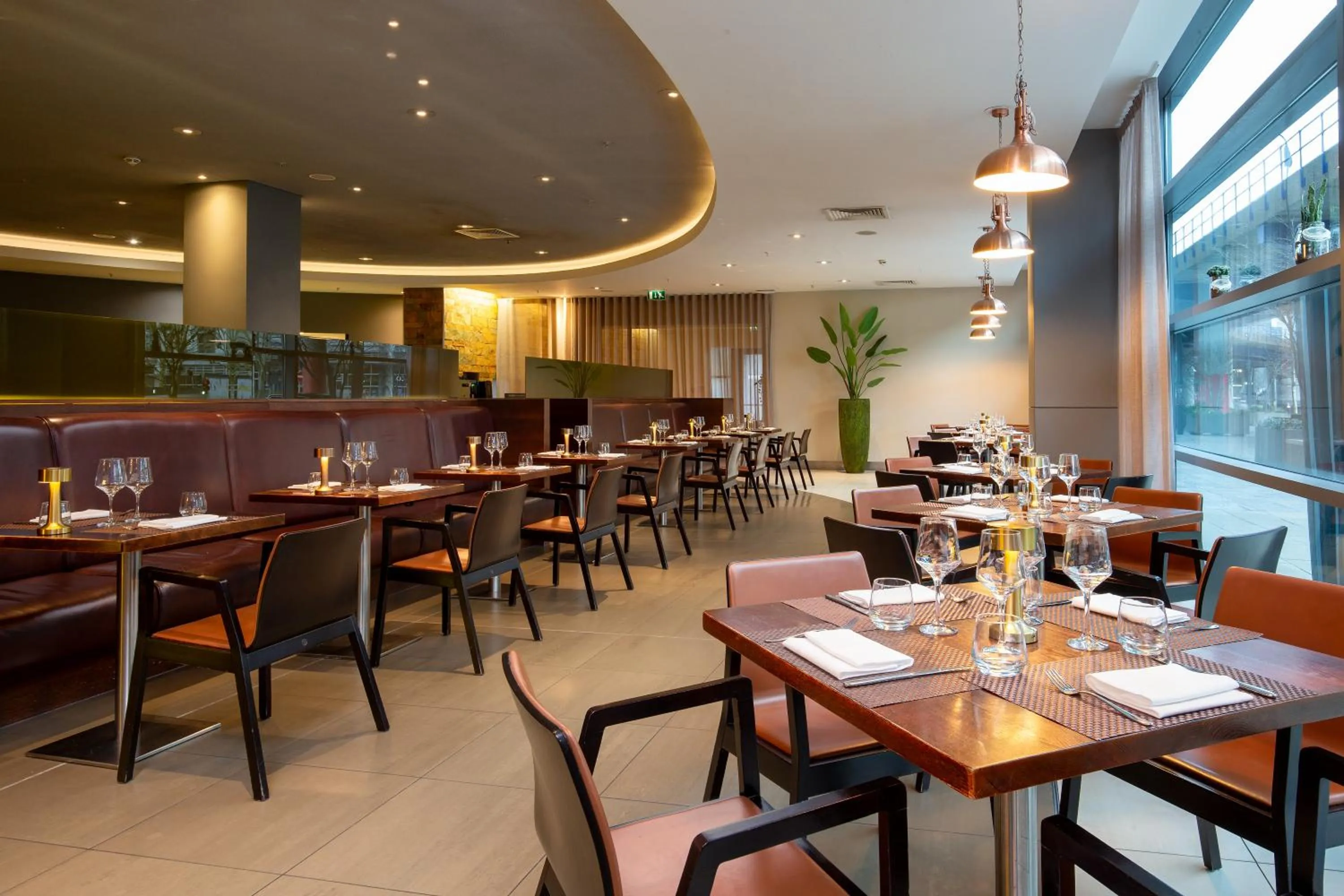 Restaurant/places to eat in Hilton London Canary Wharf