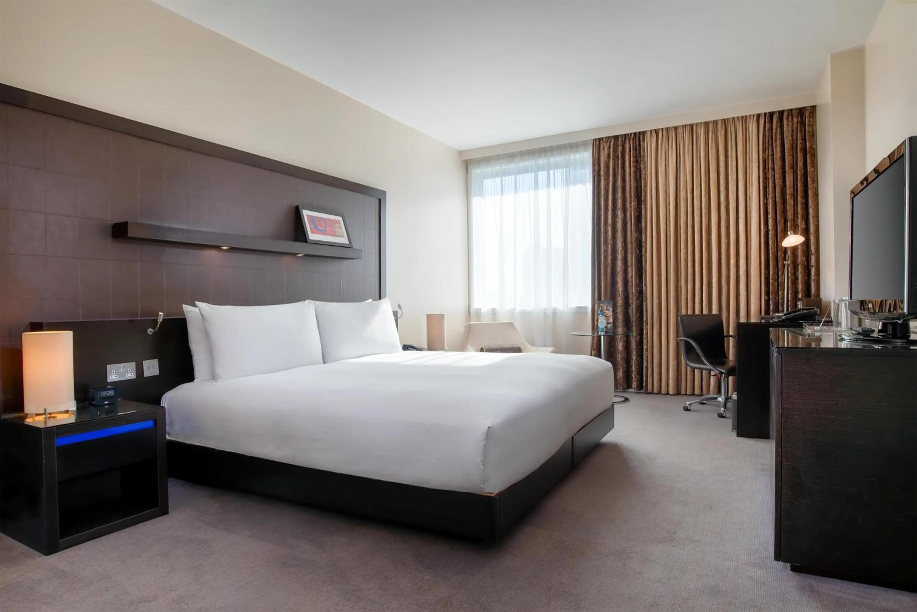 Bed in Hilton London Canary Wharf